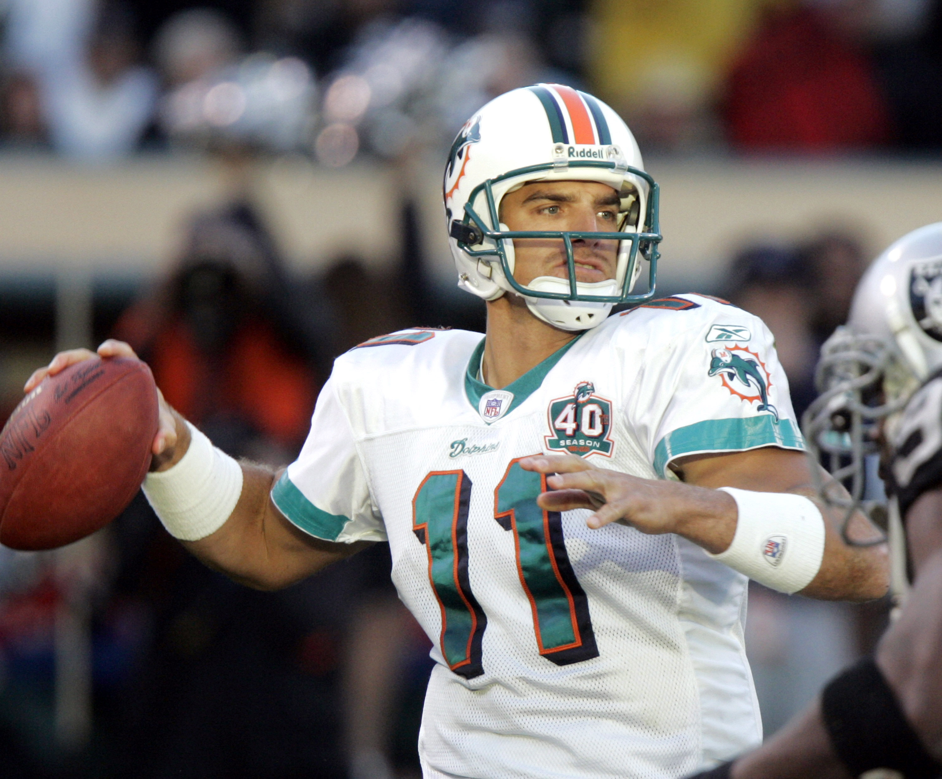 Gus Frerotte scanning the field during a Dolphins game