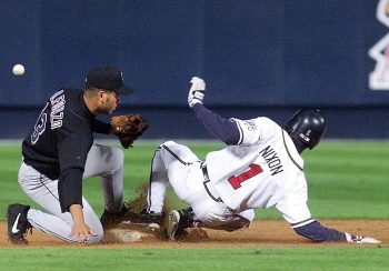 Otis Nixon (R) of the Atlanta Braves steals second