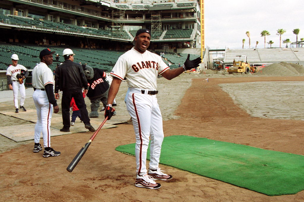 San Francisco Giants slugger Barry Bonds swings his arm before batting practice in 2000