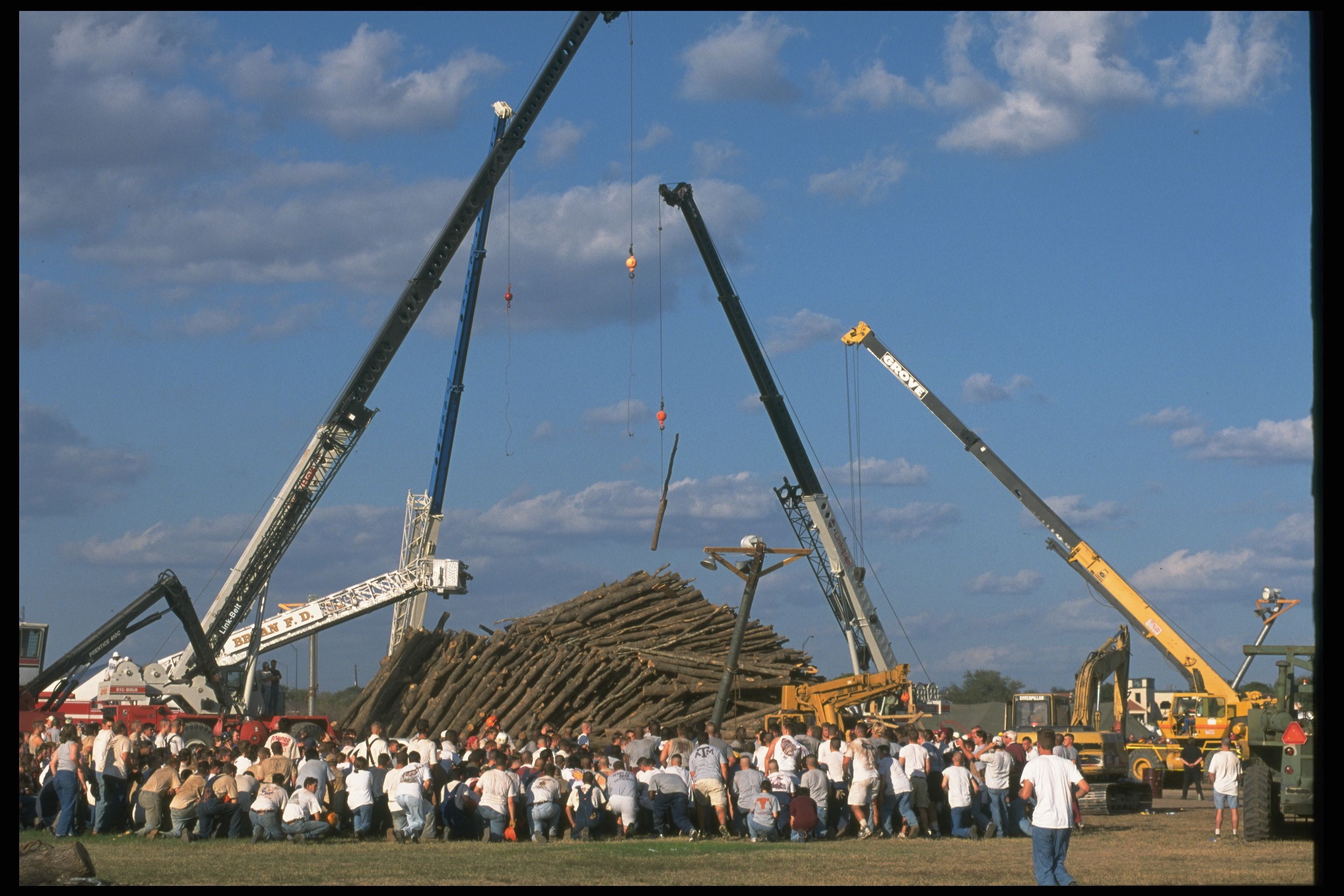 The 1999 tragedy led Texas A&M officials to put an end to the Aggie Bonfire tradition on campus in College Station. | Robert Daemmrich Photography Inc/Sygma via Getty Images)
