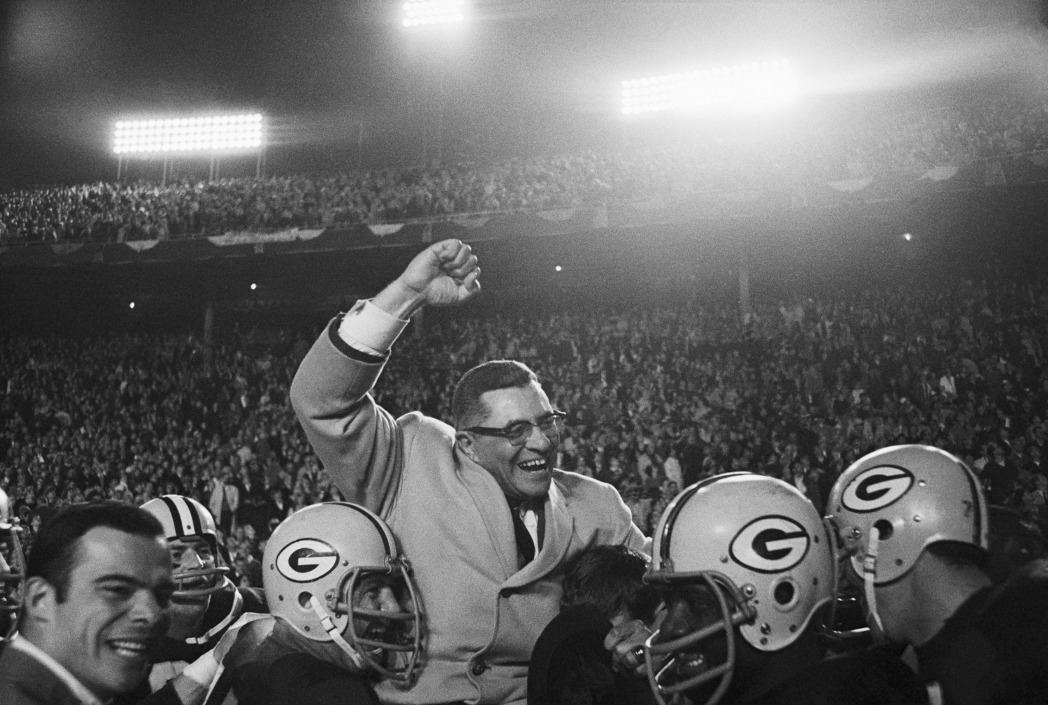 Green Bay Packers players hoist Vince Lombardi on their shoulders