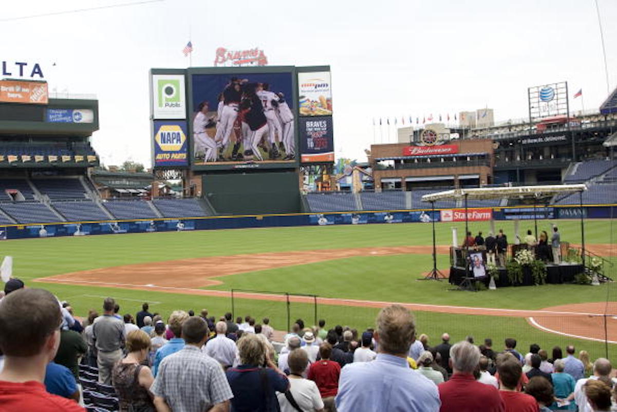 Fans honor Skip Caray at the Braves' stadium during his memorial service