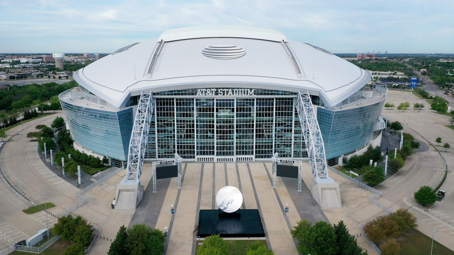Jerry Jones Trying to Bring the World’s Most-Watched Sporting Event to AT&T Stadium