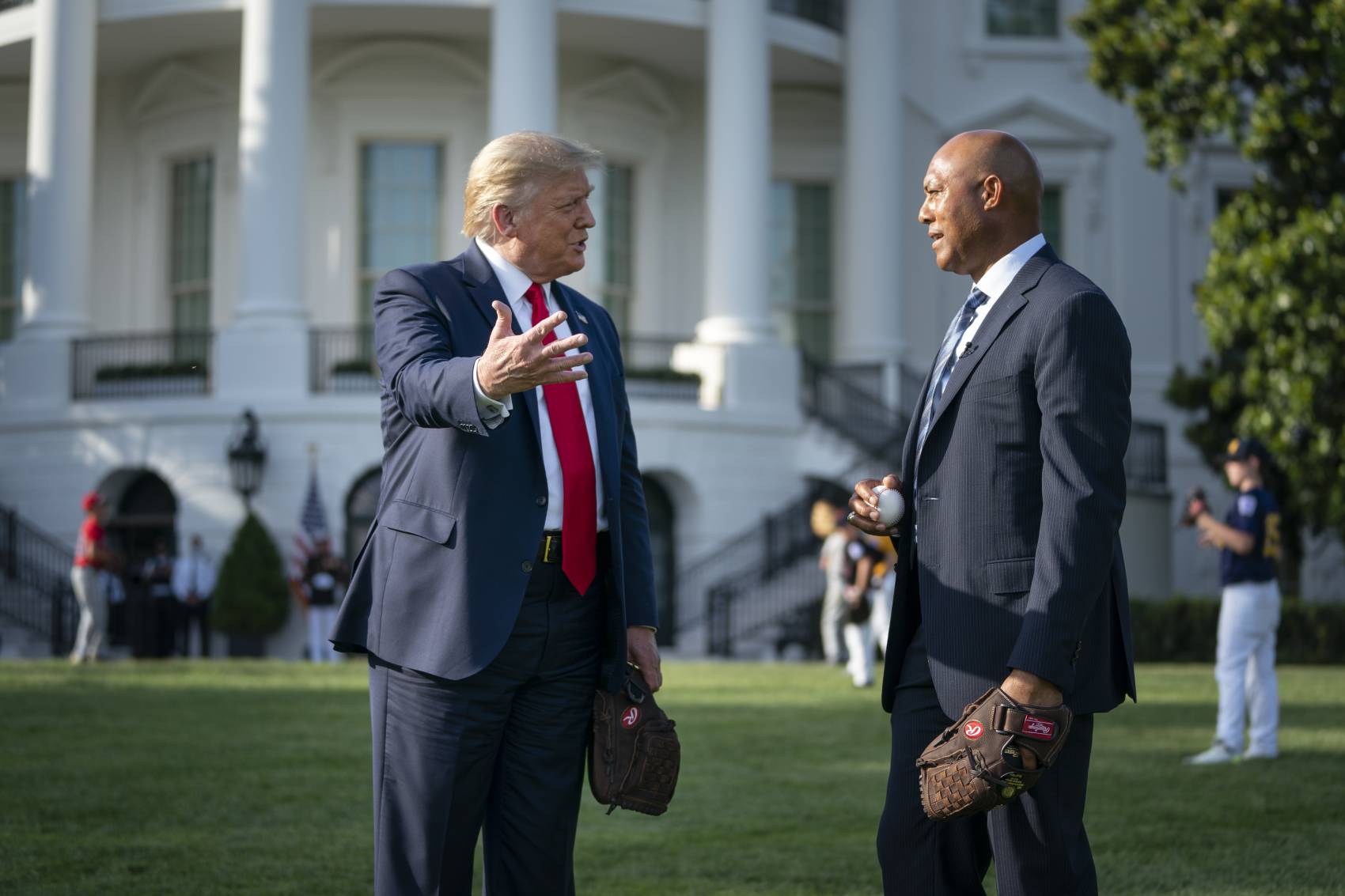 U.S. President Donald Trump (L) has a strong relationship with former Yankees closer Mariano Rivera.