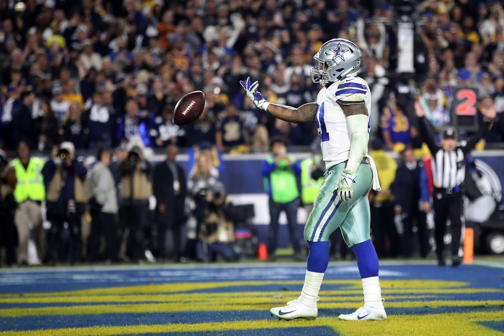 Ezekiel Elliott has had a great start to his career with the Dallas Cowboys. He is even in an exclusive club with LaDainian Tomlinson.
