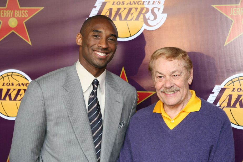 Jerry Buss standing next to Kobe Bryant