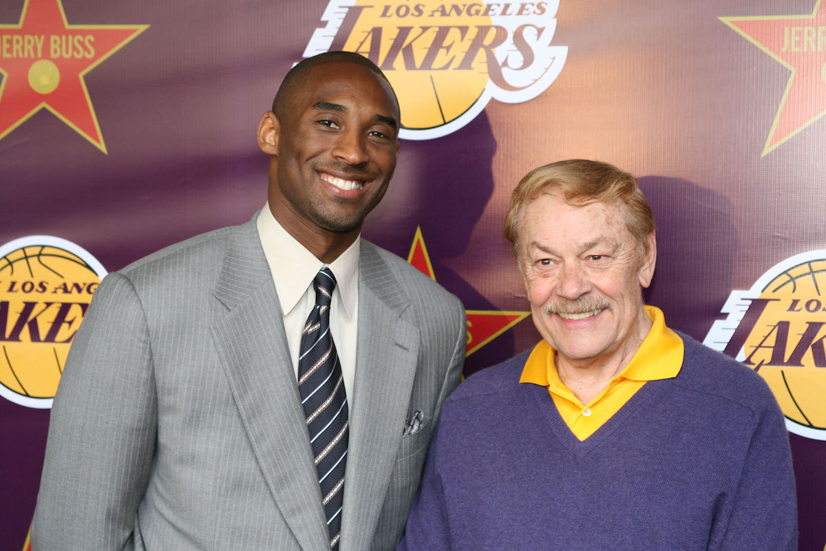 Jerry Buss standing next to Kobe Bryant