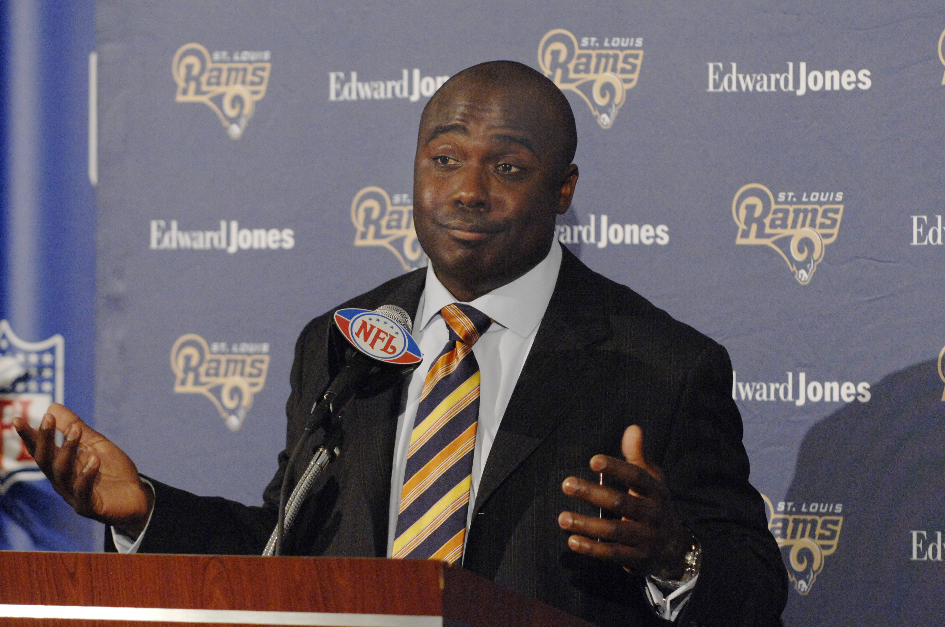 Marshall Faulk was the electric running back for the "Greatest Show on Turf," but he also had a busy personal life that led to a slew of kids.