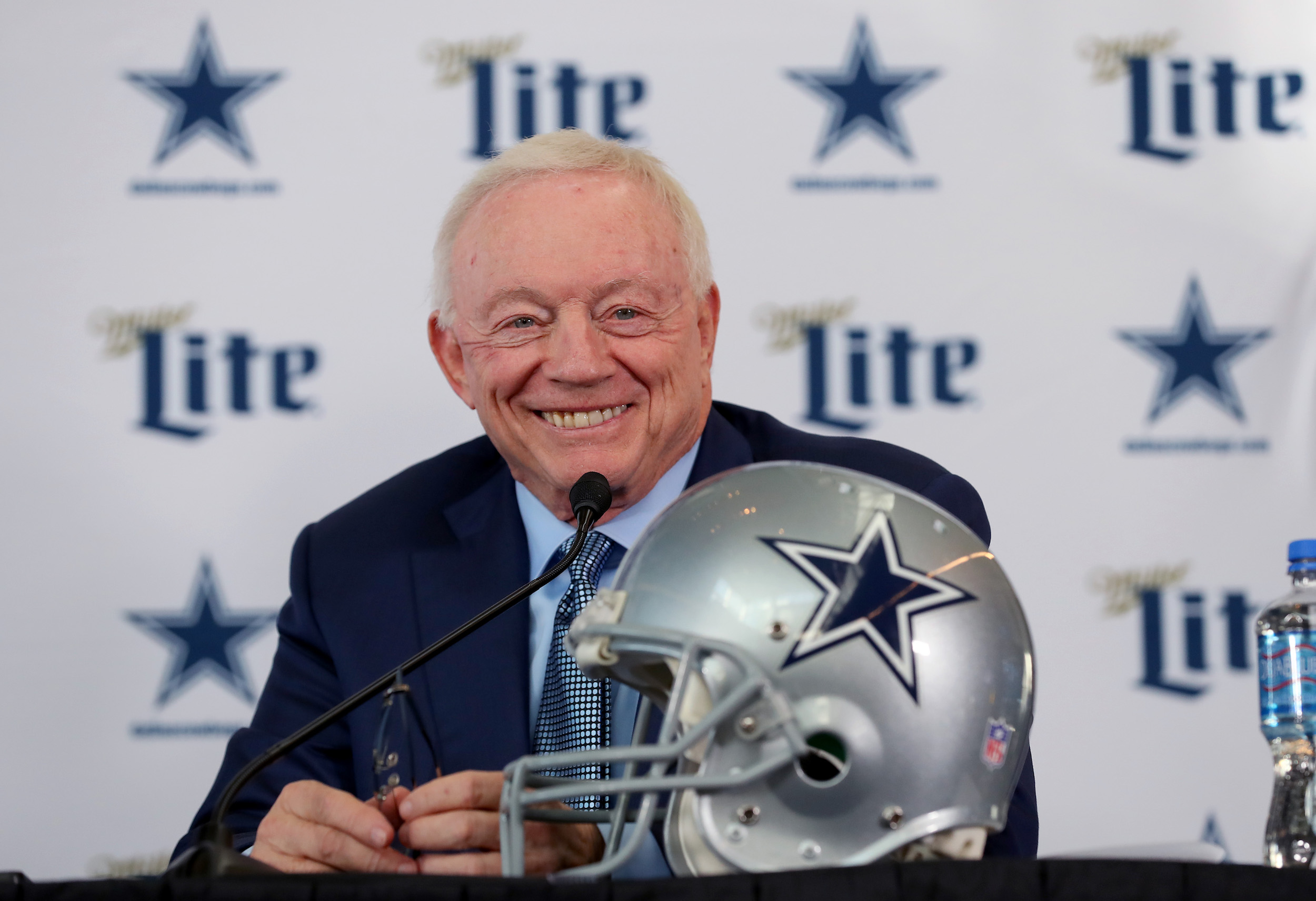 As a child in Arkansas, Jerry Jones learned that showmanship was the key to business success.