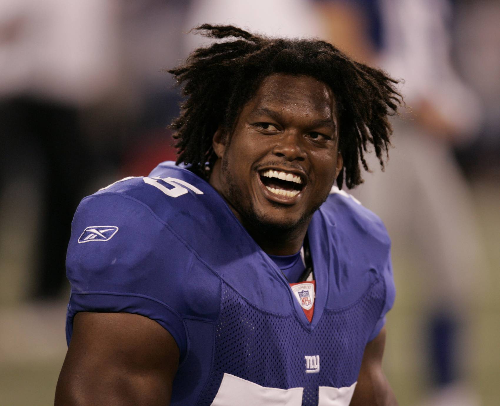 LaVar Arrington signed with the New York Giants before the 2006 season.