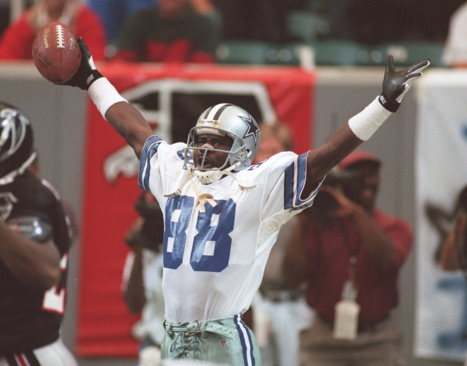 Michael Irvin became a Hall of Famer for the Dallas Cowboys. However, he could have went to a different team in the 1988 NFL draft.