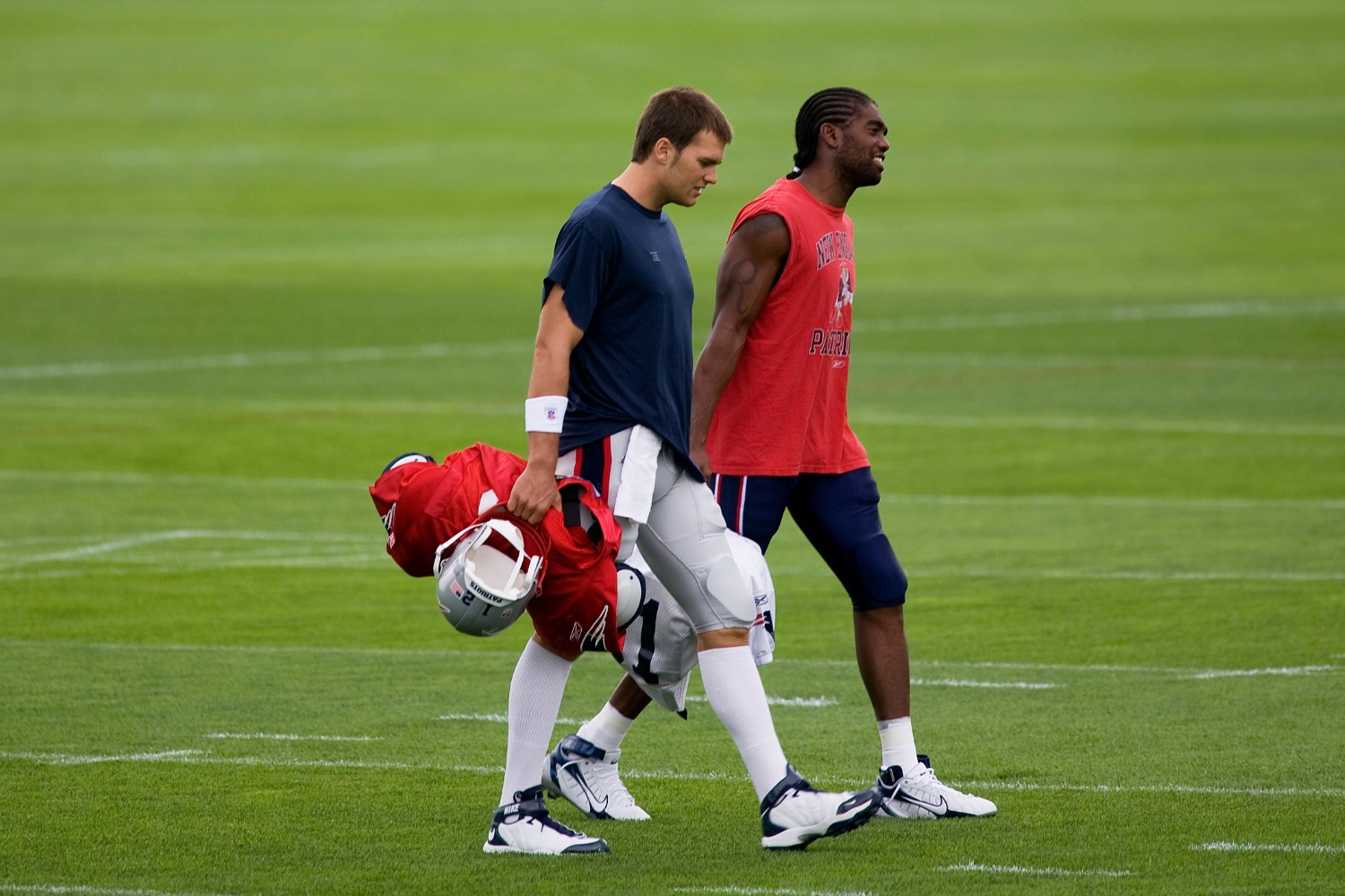 Tom Brady just tried to lure Randy Moss out of retirement to join him in Tampa.