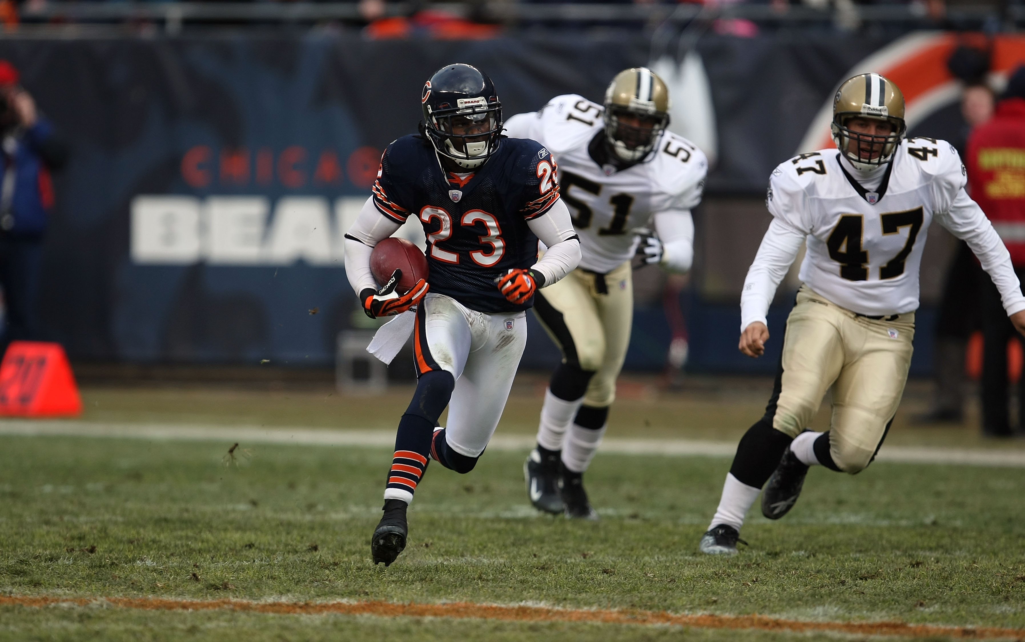 Devin Hester returning a kick during an NFL game