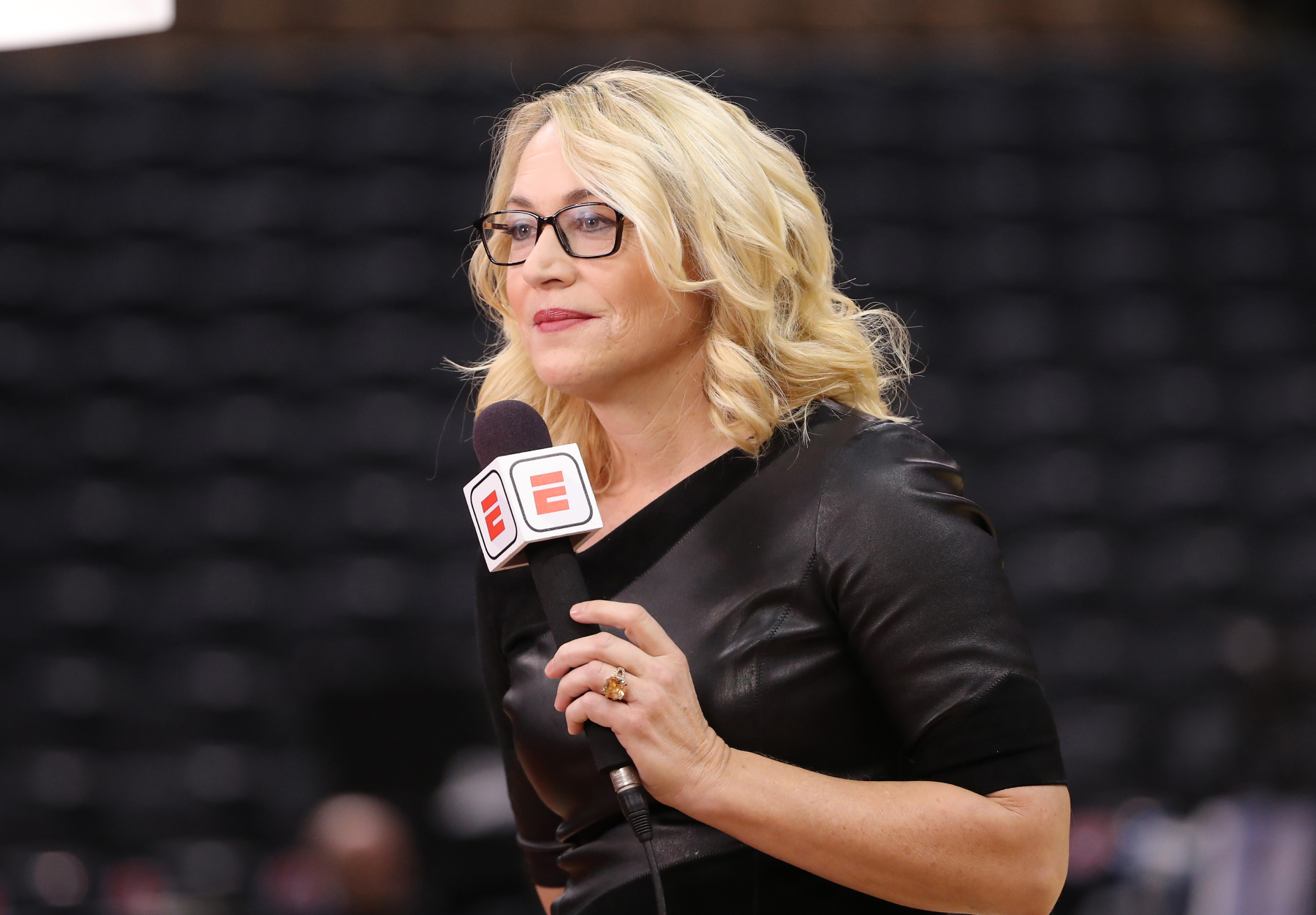 Doris Burke ha tenido una carrera legendaria en ESPN después de tener una exitosa carrera en el baloncesto. Recientemente se burló de su exmarido en televisión.