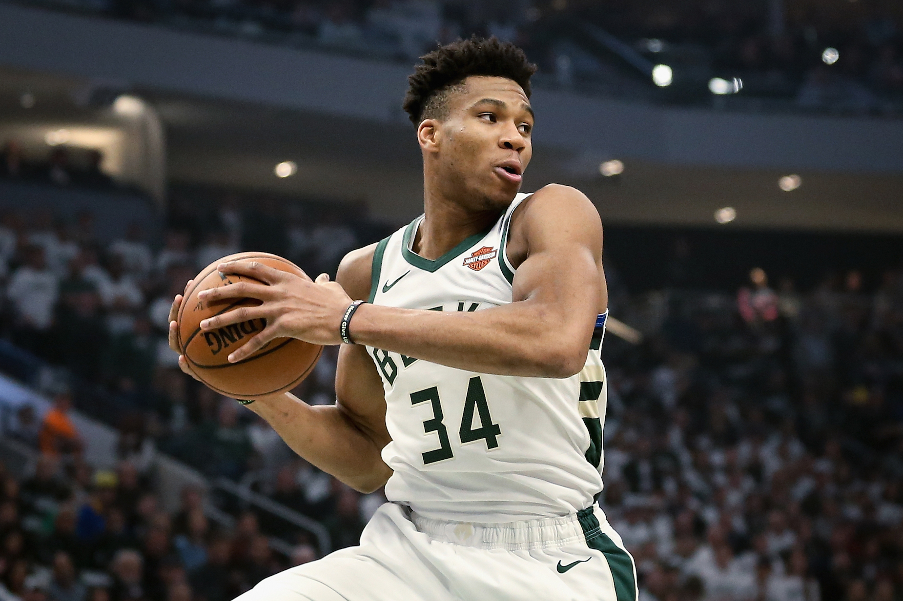 What Can Giannis Antetokounmpo Do With His Hands?