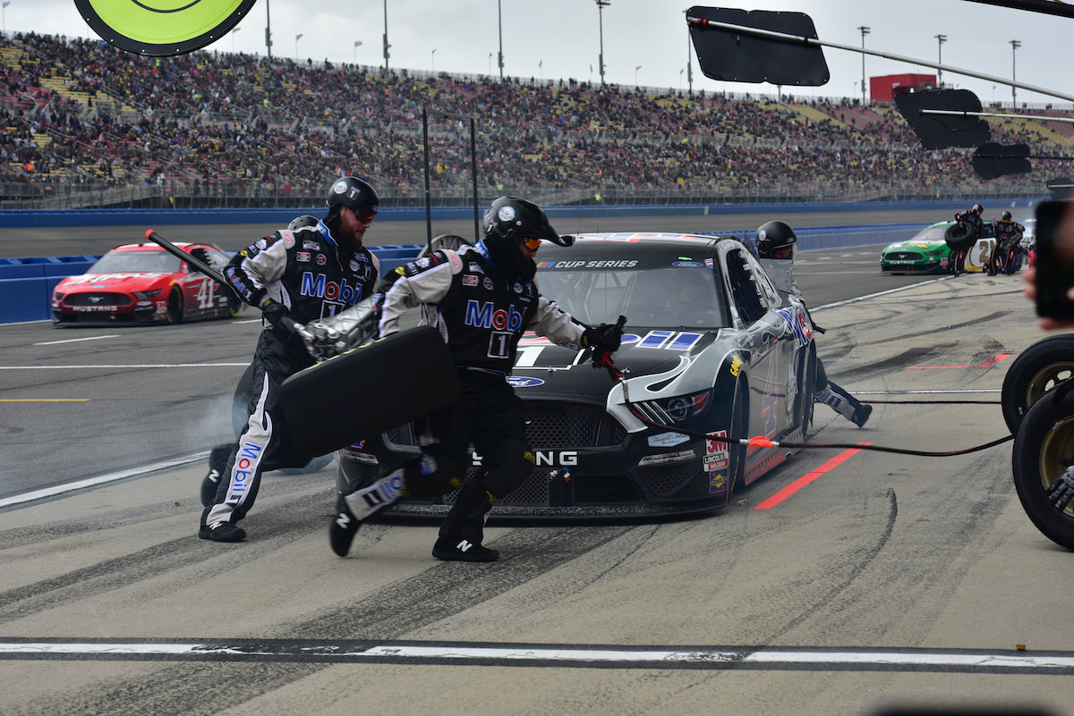 What Are the Roles of NASCAR Pit Crew Members?