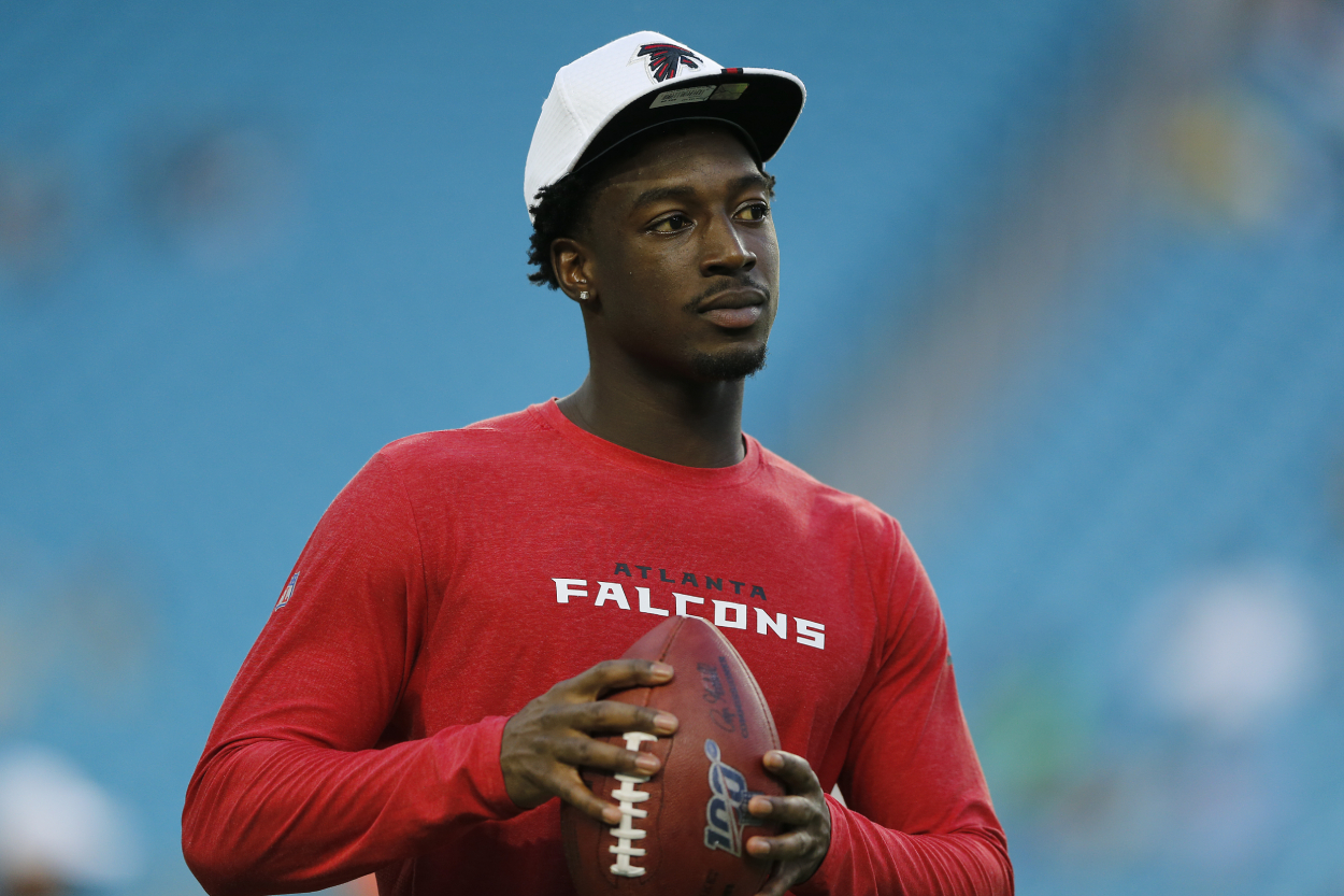 Calvin Ridley warms up before a Falcons game