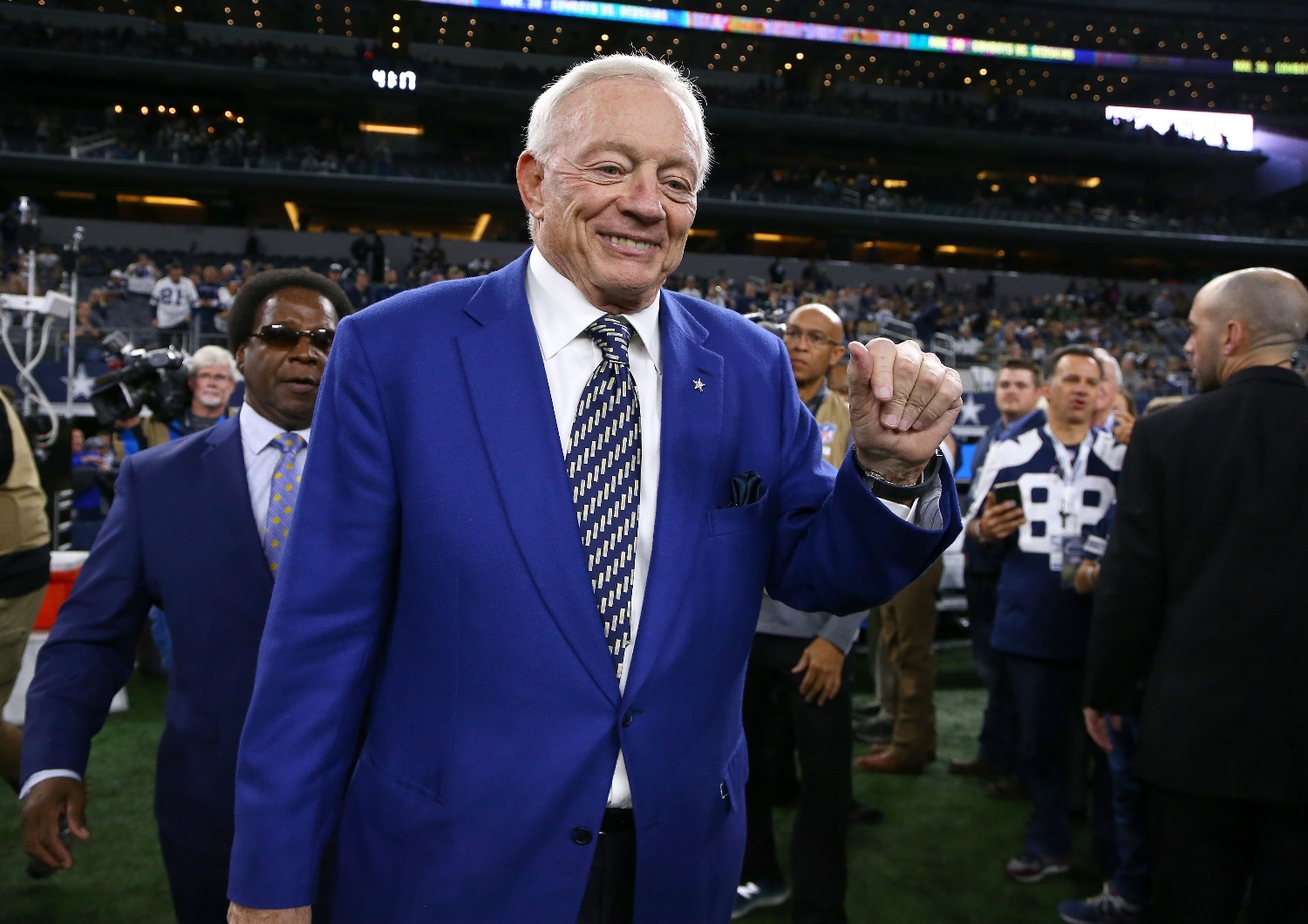 Jerry Jones just sent a confusing message about Earl Thomas joining the Cowboys.