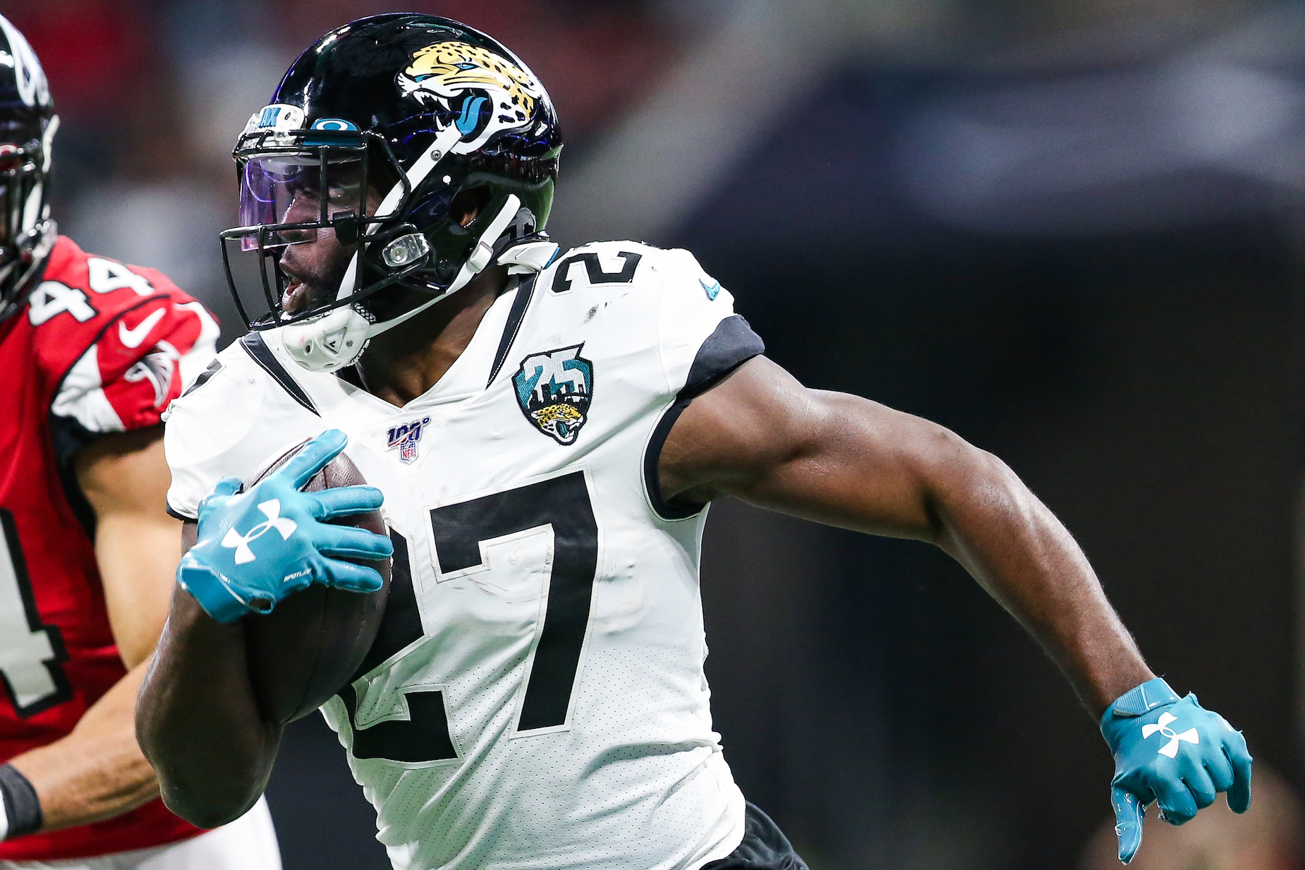 How much salary will Leonard Fournette earn with the Tampa Bay Buccaneers?