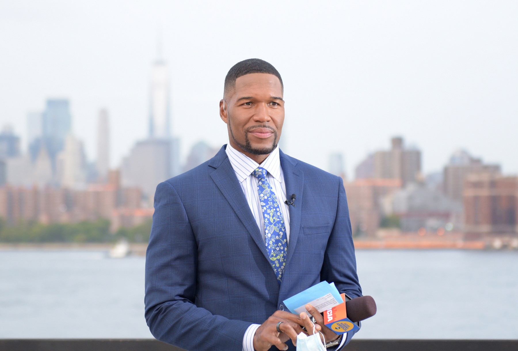 Michael Strahan says jersey being auctioned is fake: report