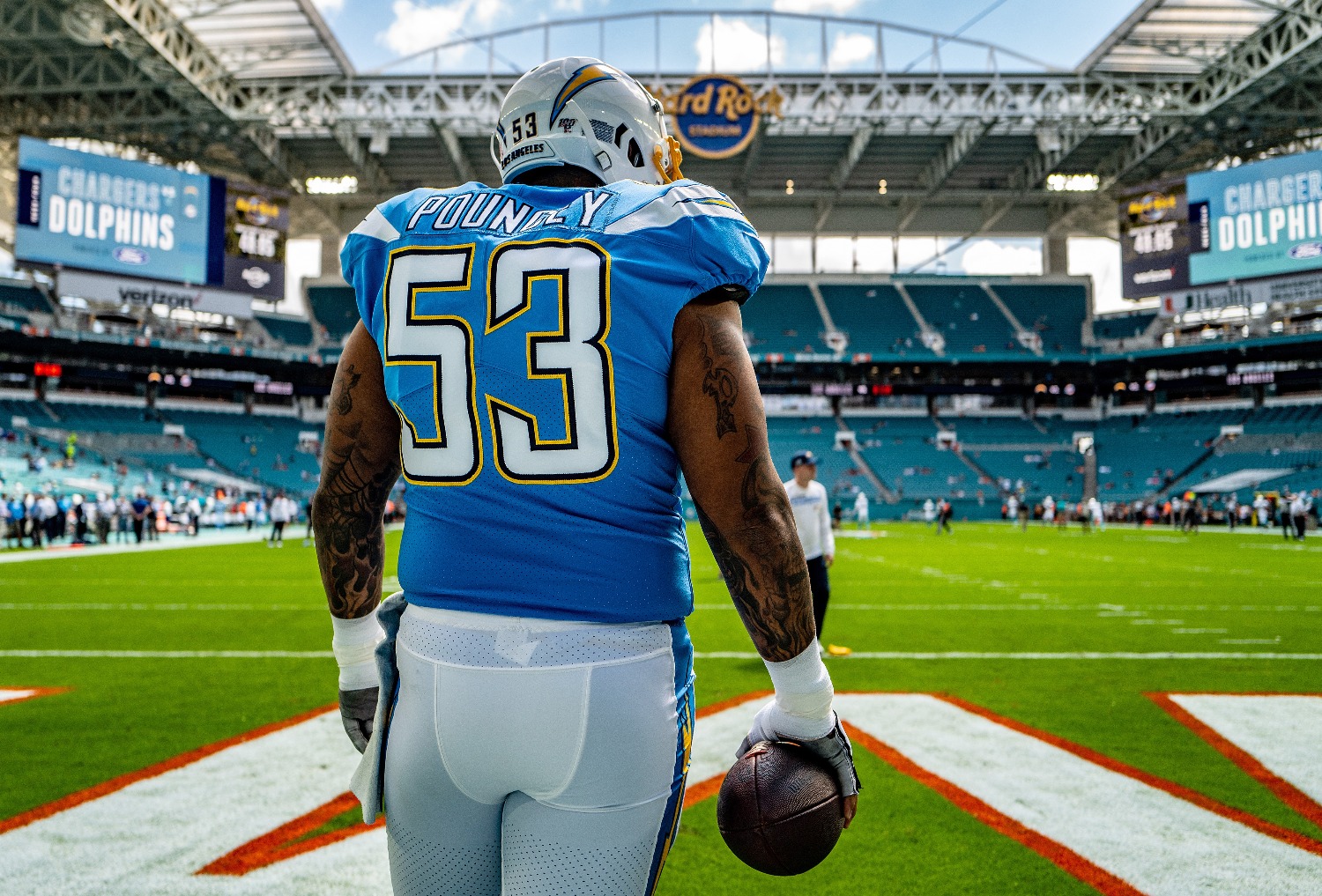 After already losing Derwin James for the year, the LA Chargers will have to replace Mike Pouncey after the veteran center suffered a hip injury that will end his season.
