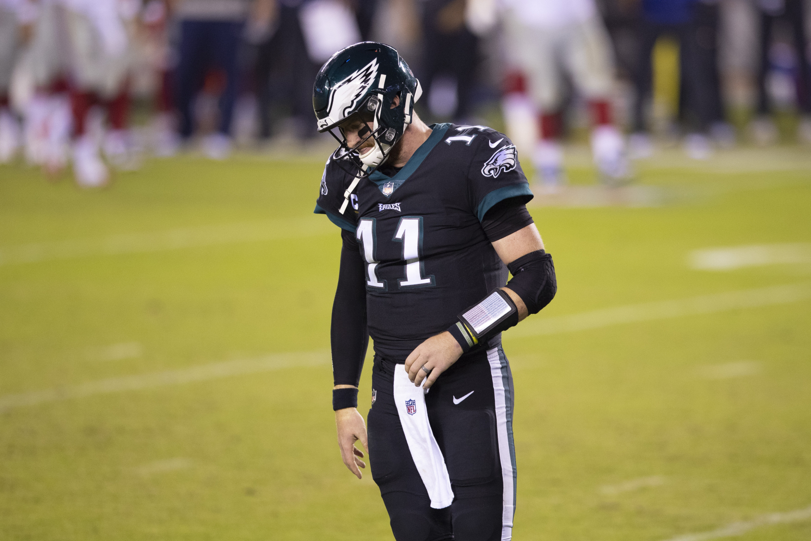 Carson Wentz has struggled for the Philadelphia Eagles this year. They seem to have no interest in helping him succeed either.