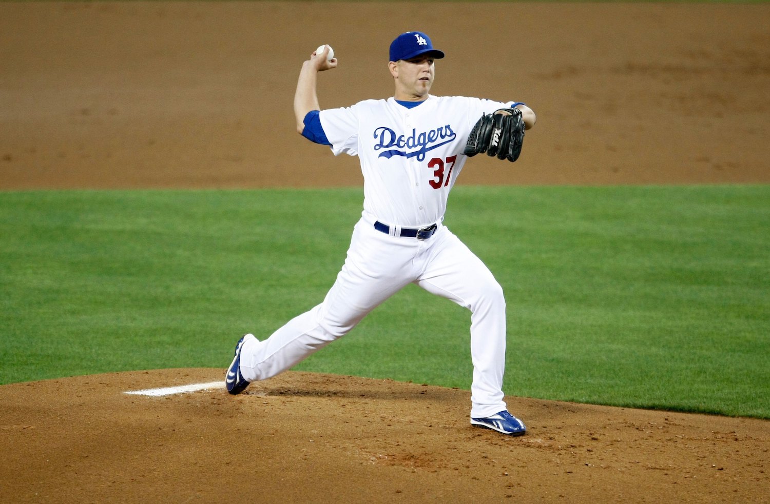Charlie Haeger #37 of the Los Angeles Dodgers