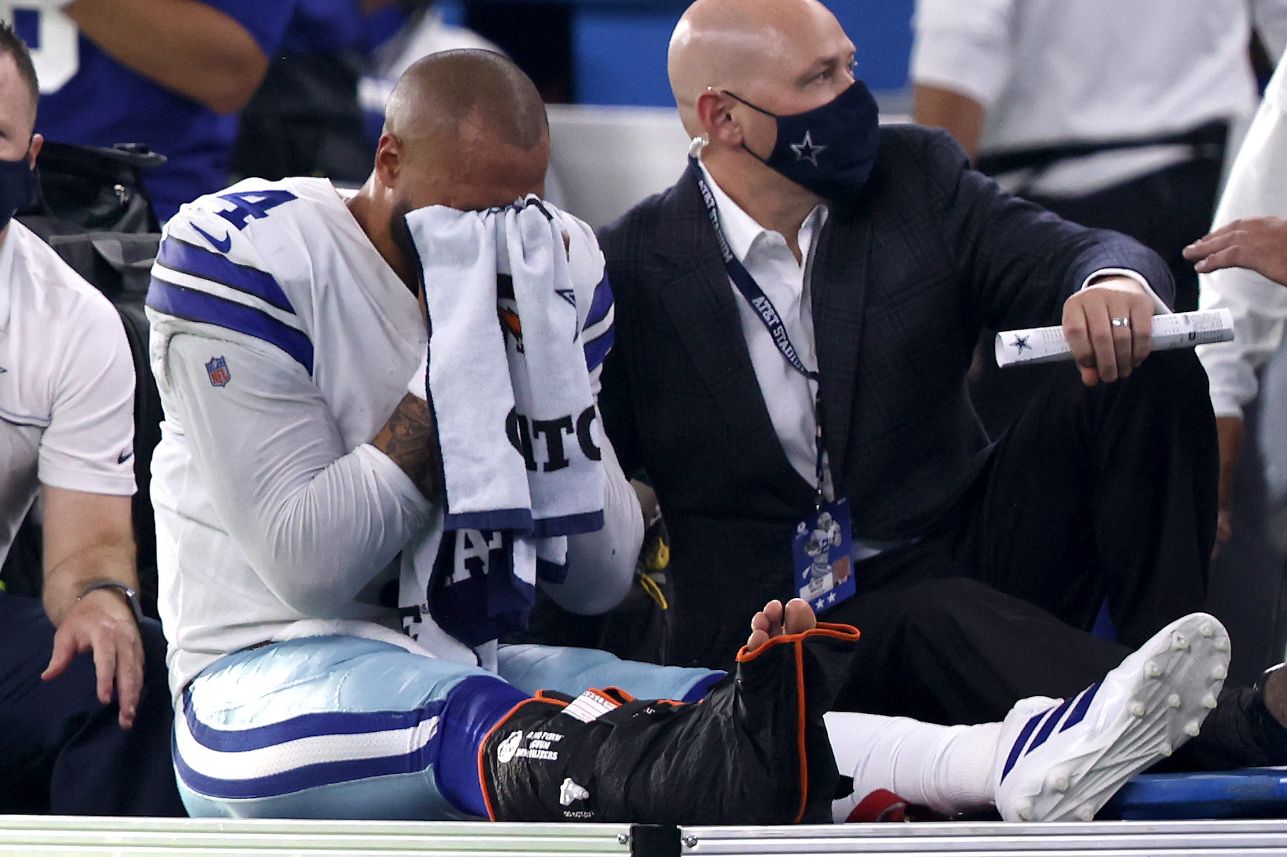 Dez Bryant sent a strong message to Jerry Jones after Dak Prescott's brutal injury.