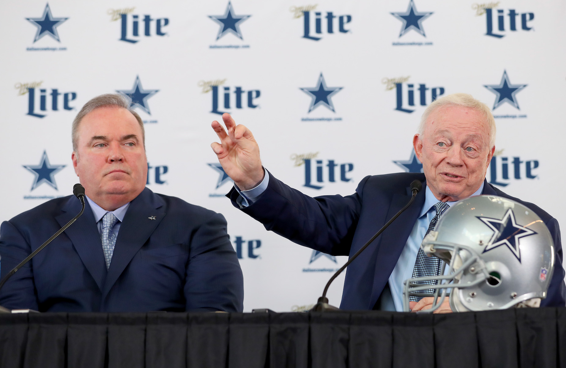 Jerry Jones may have hired Mike McCarthy due to some bad advice from an NFL insider.
