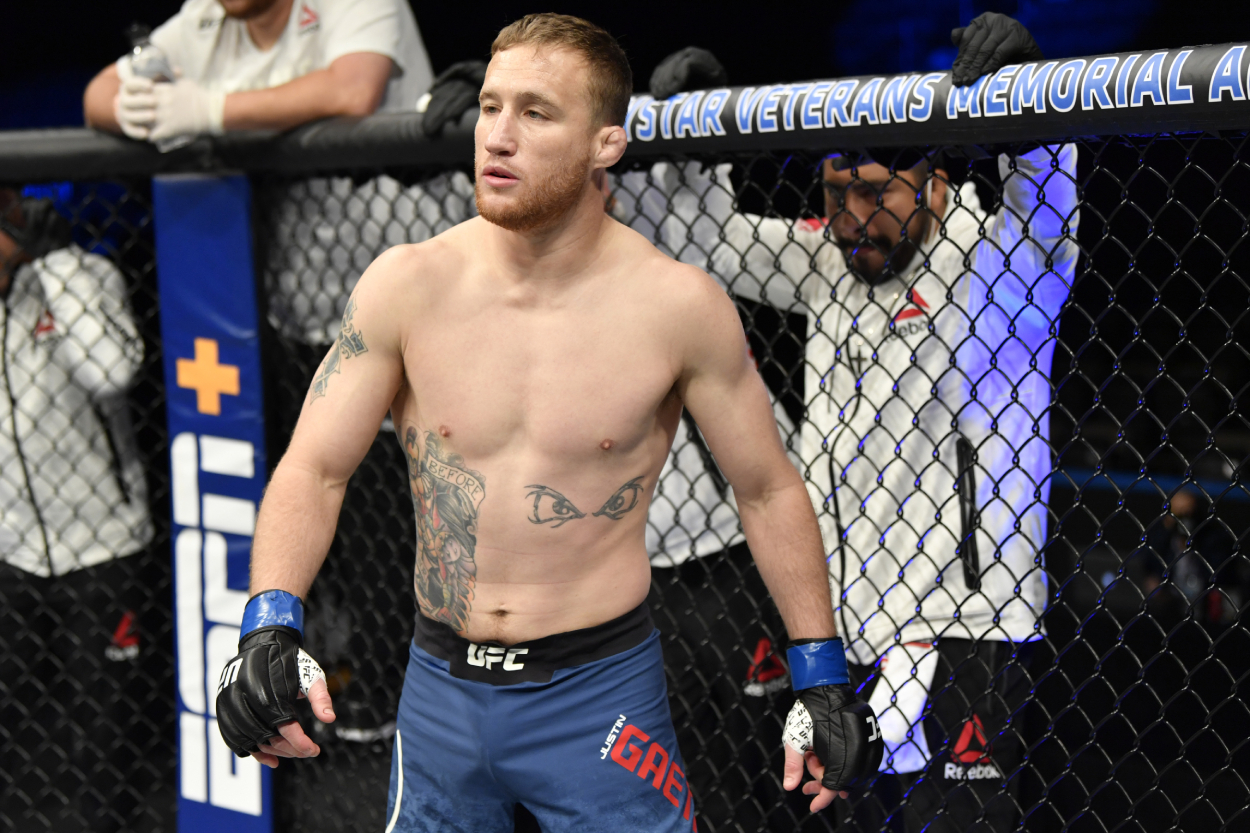 Justin Gaethje warms up before a UFC fight