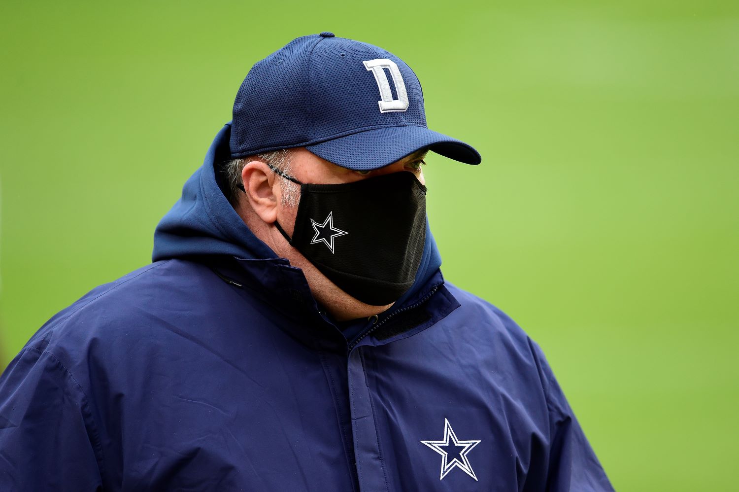 Mike-McCarthy-with-mask-on.jpg