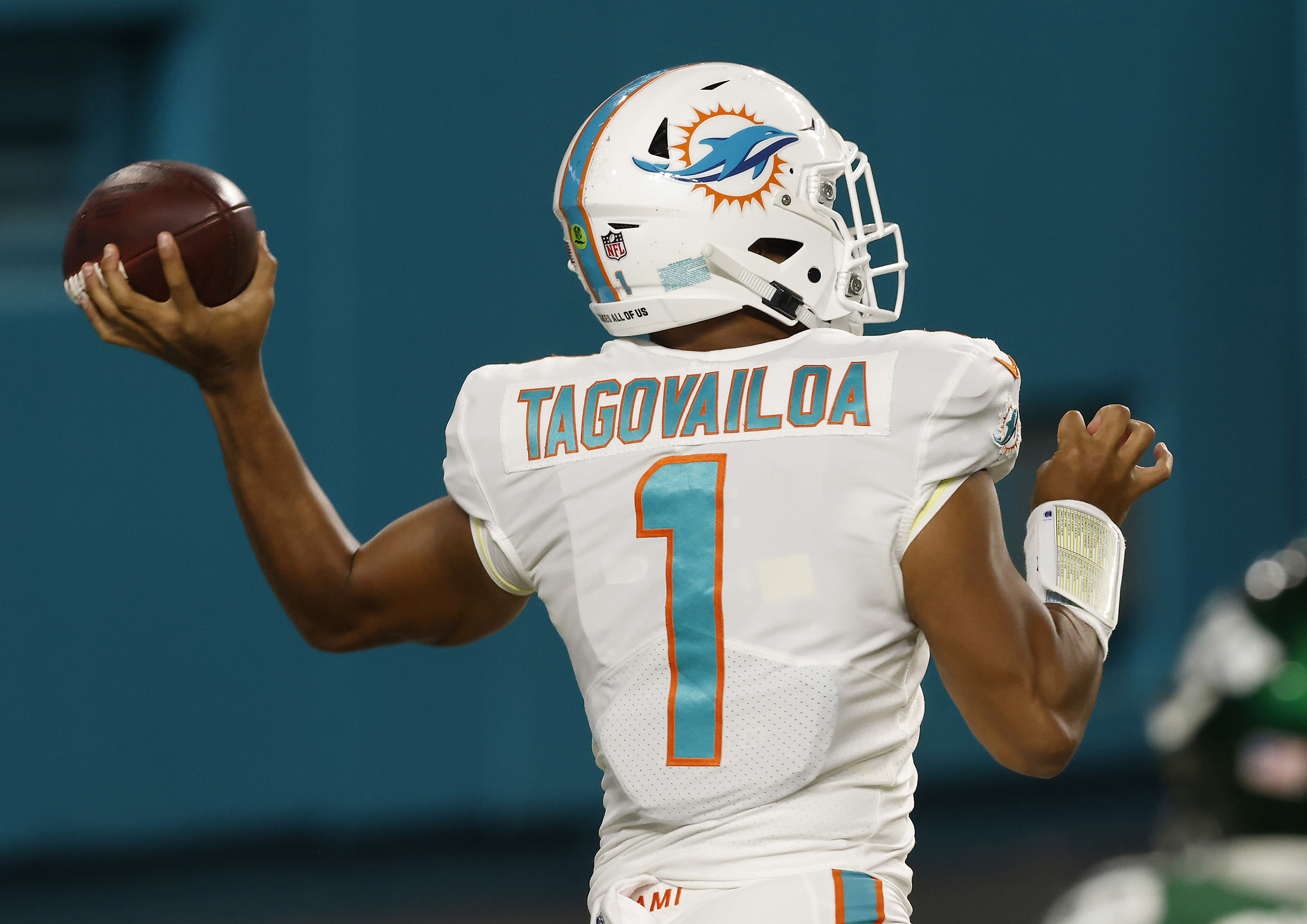 Tua Tagovailoa Is the First LeftHanded QB to Start in the NFL in Five