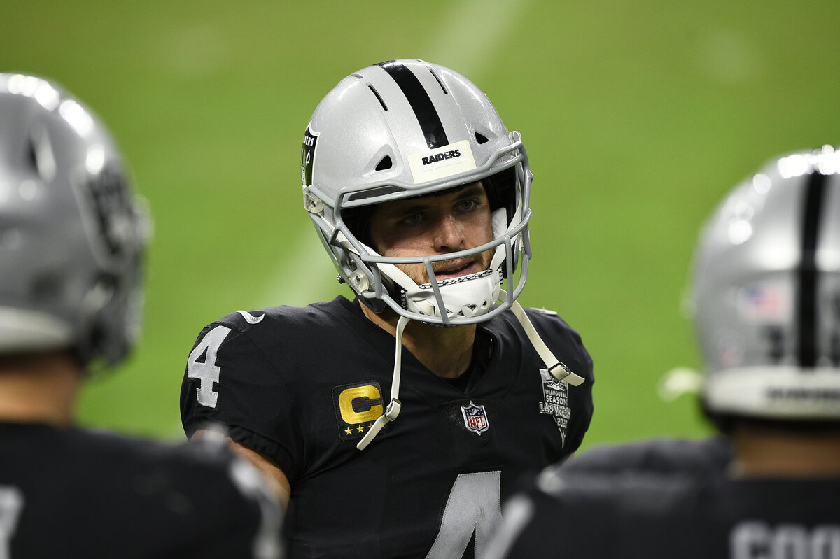 Derek Carr Just Sent a Confusing Message About Why He Blocks Media Members on Twitter