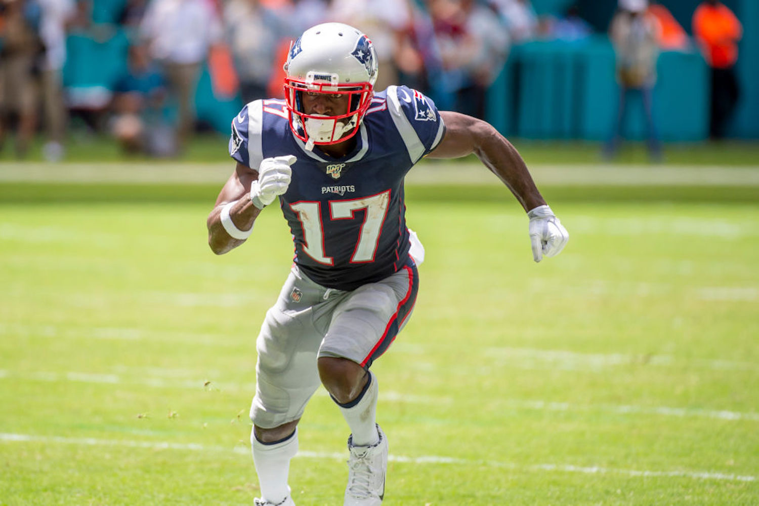 Antonio Brown is set to make his season debut with the Buccaneers this Sunday. When was the last time he saw the field in the NFL?