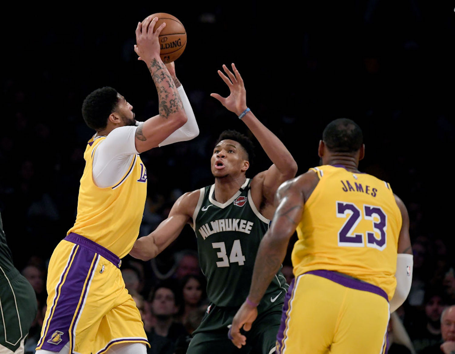 Anthony Davis has yet to sign an extension with the Lakers, but that could be apart of the team's master plan to sign Giannis Antetokounmpo.