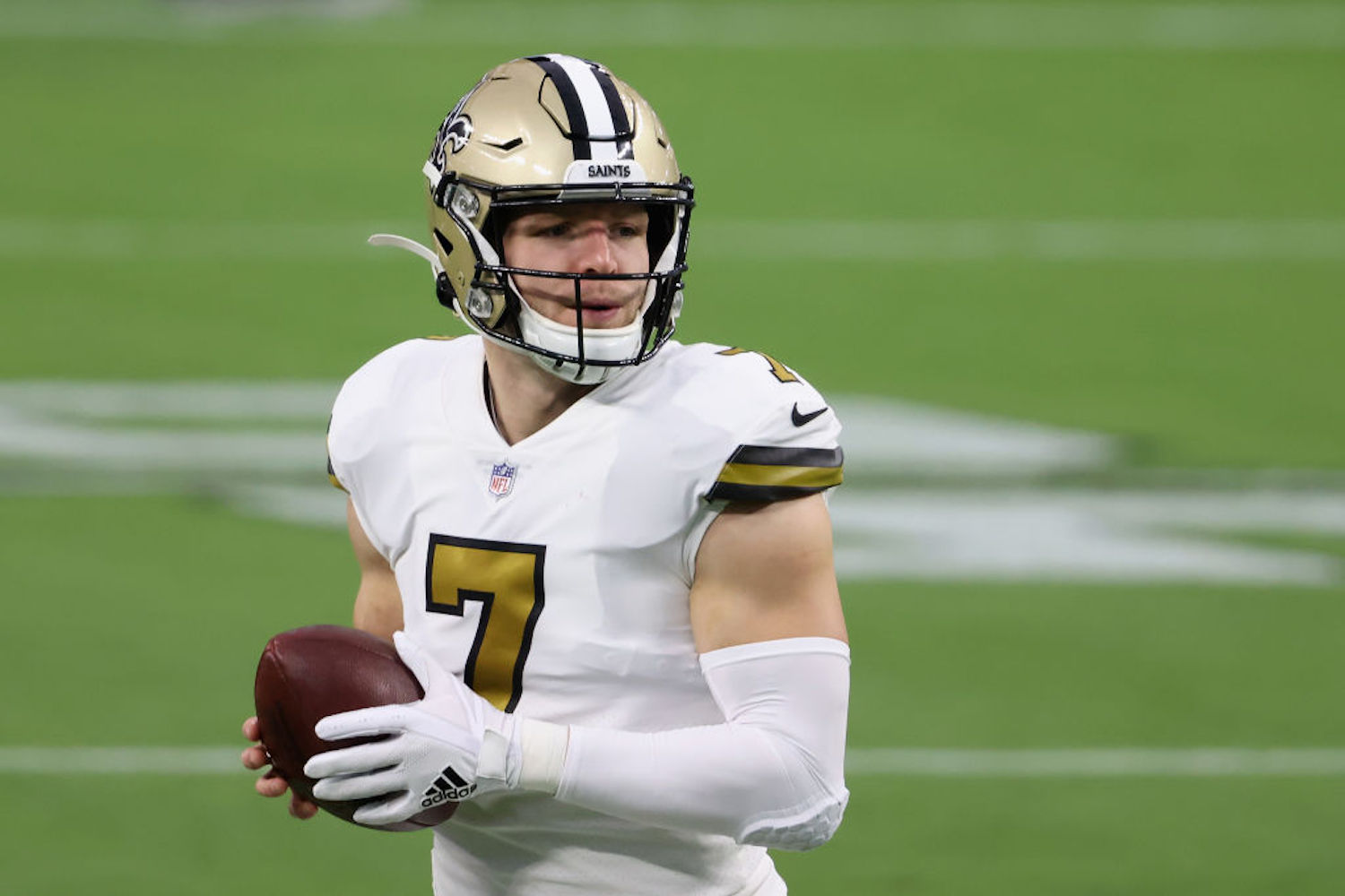Taysom Hill will reportedly get the start at QB for the New Orleans Saints in Week 11, so how should you handle him in fantasy football?