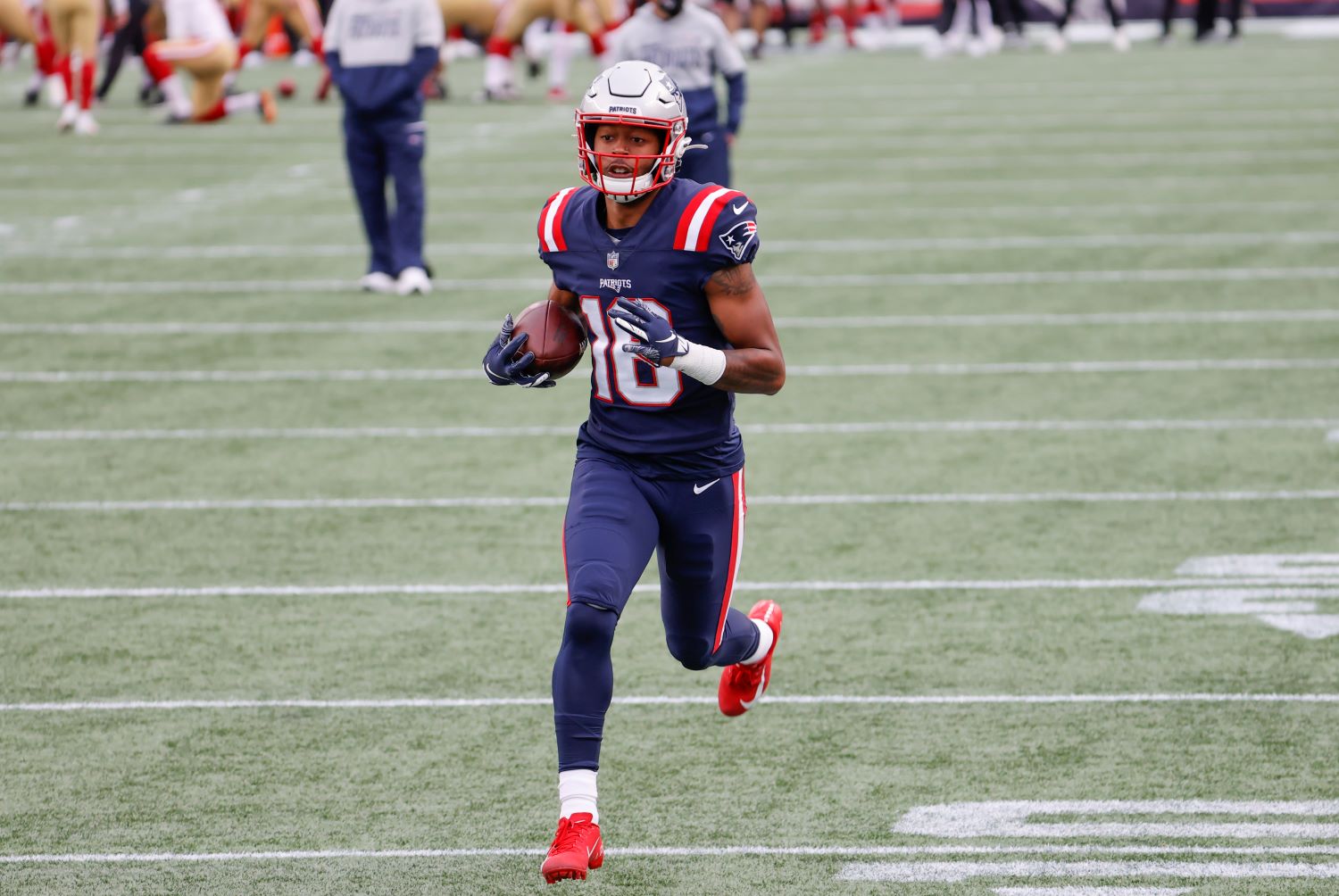 The Patriots need to play Jakobi Meyers over N'Keal Harry for the rest of the season given his ability to consistently get open for Cam Newton.