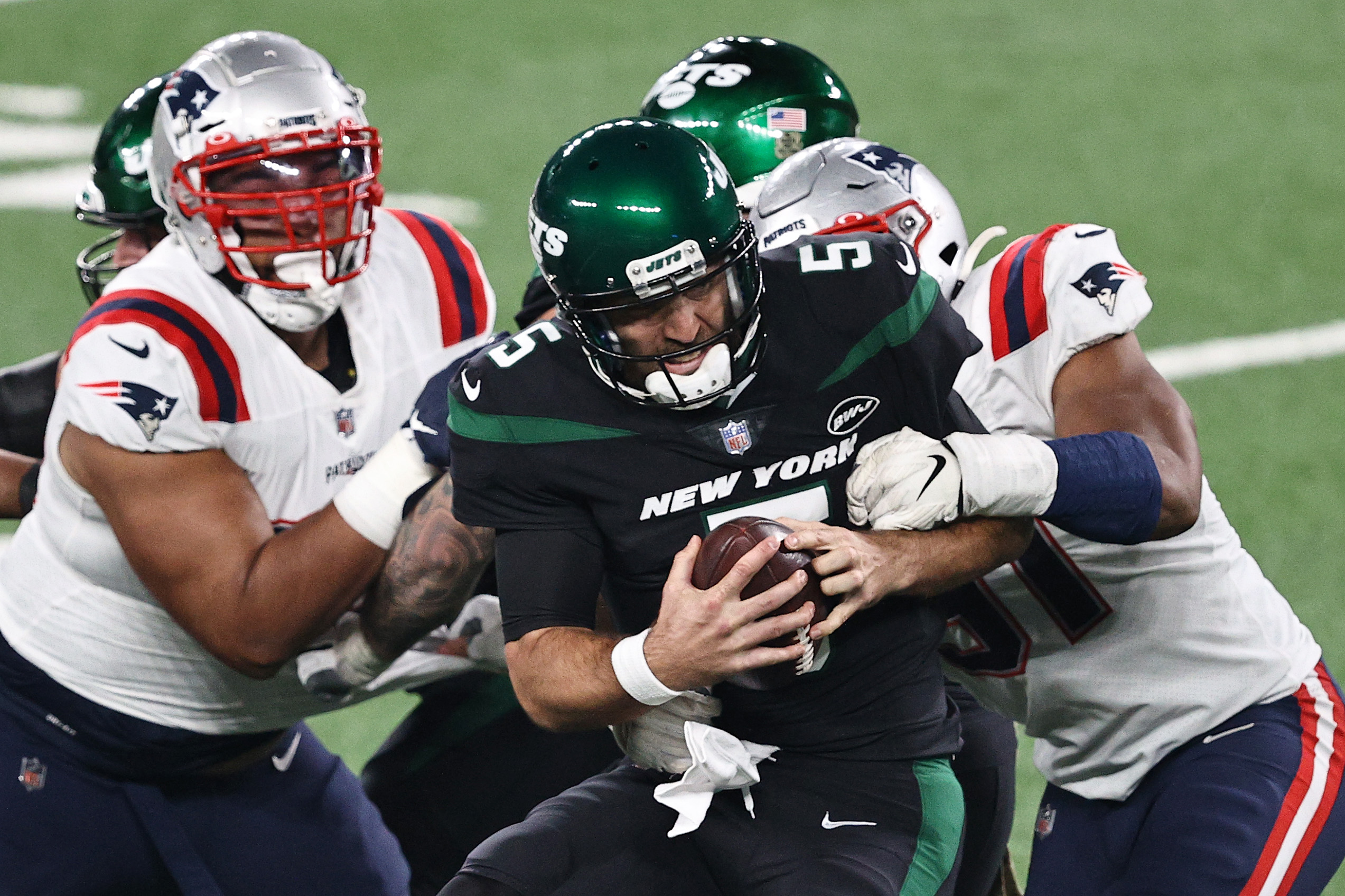 Jets' QB Joe Flacco gets sacked