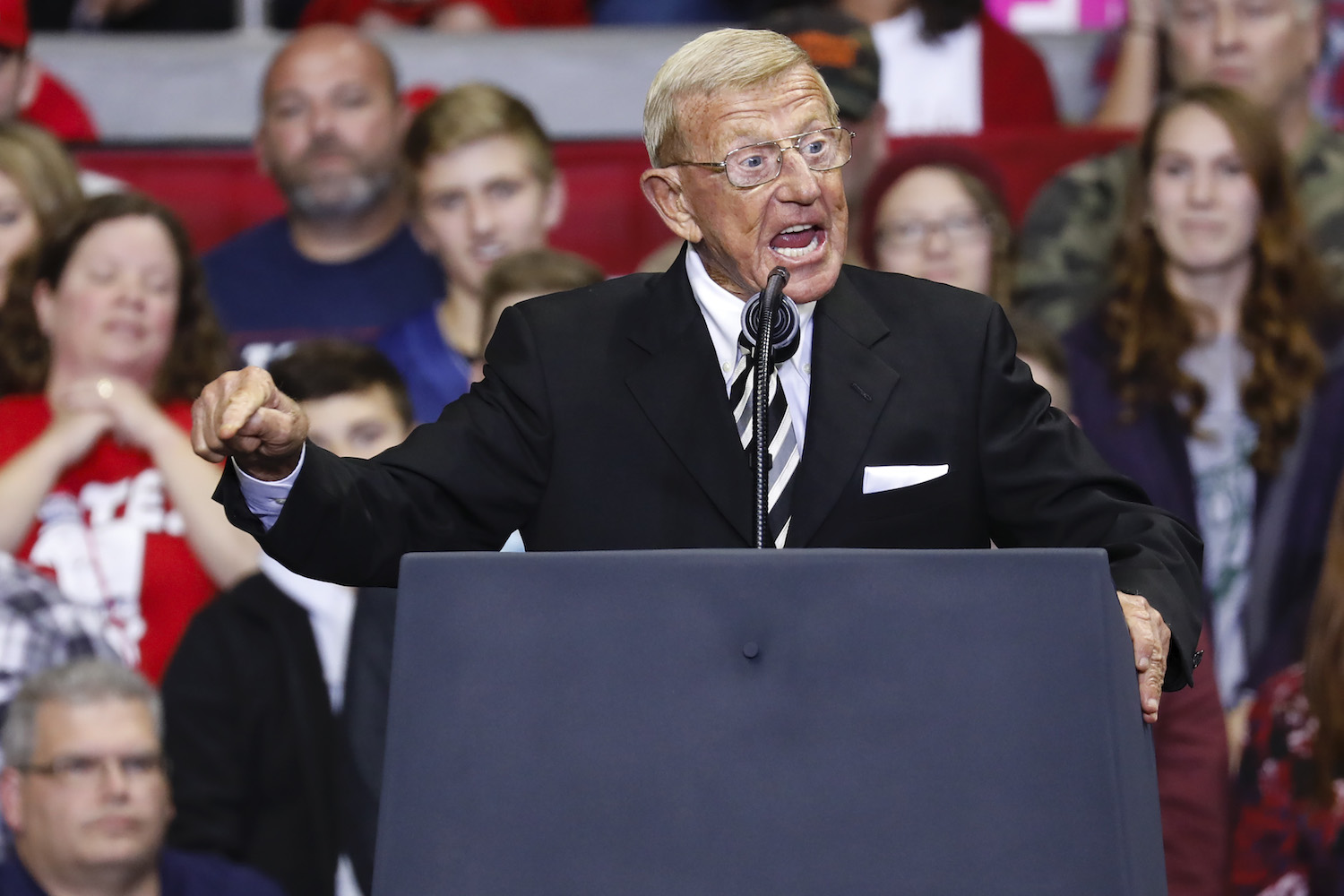 Former Notre Dame coach Lou Holtz