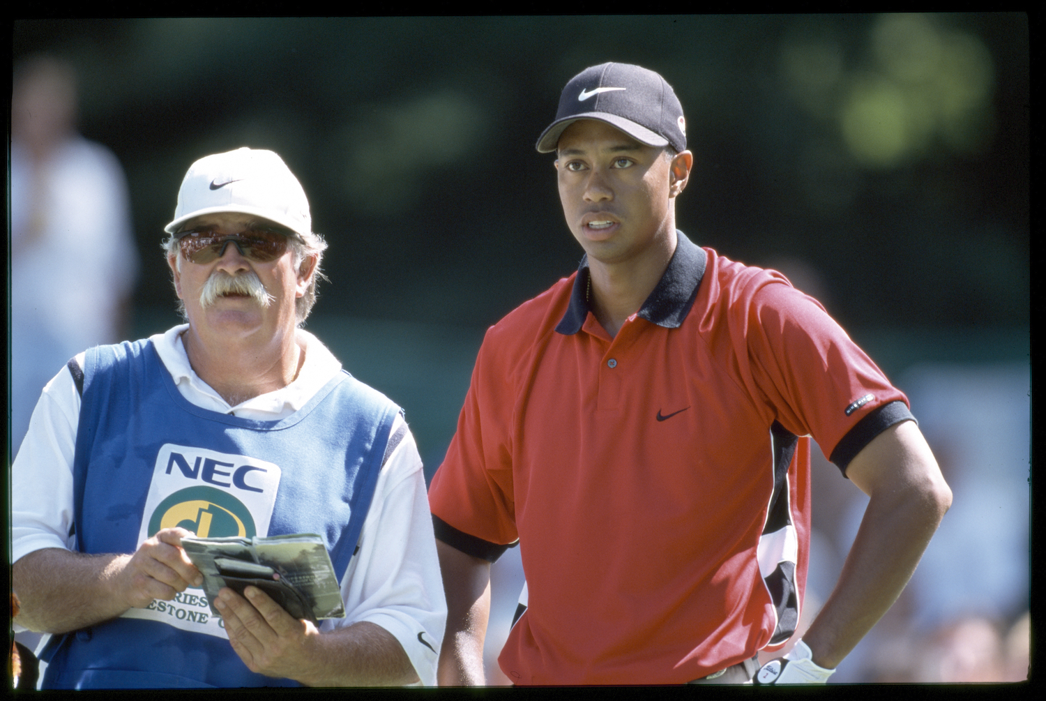 Tiger Woods en Mike "Fluff" Cowan"Fluff" Cowan