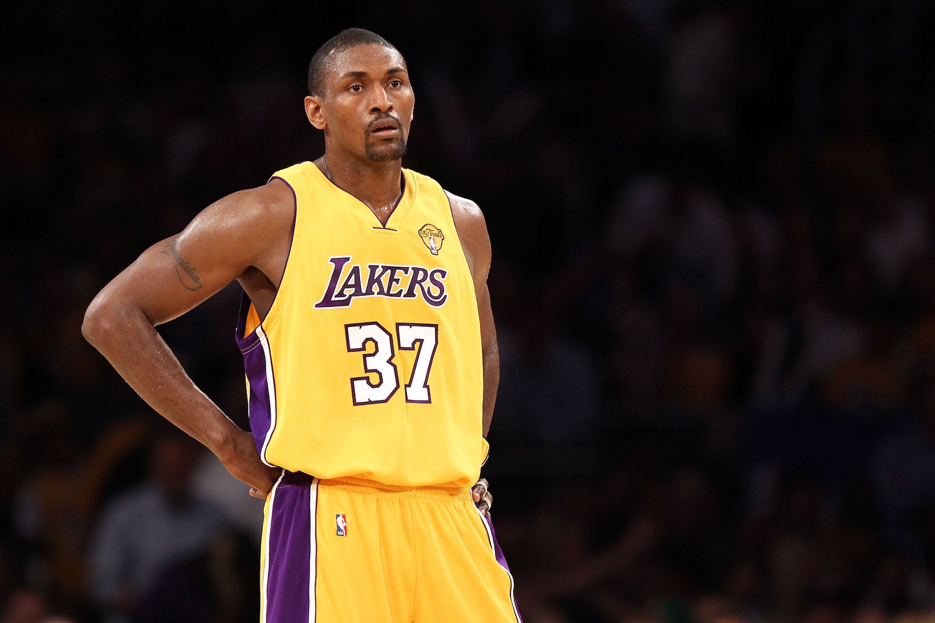 When Metta Sandiford-Artest was known as Ron Artest, the NBA rookie got a job at Circuit City.