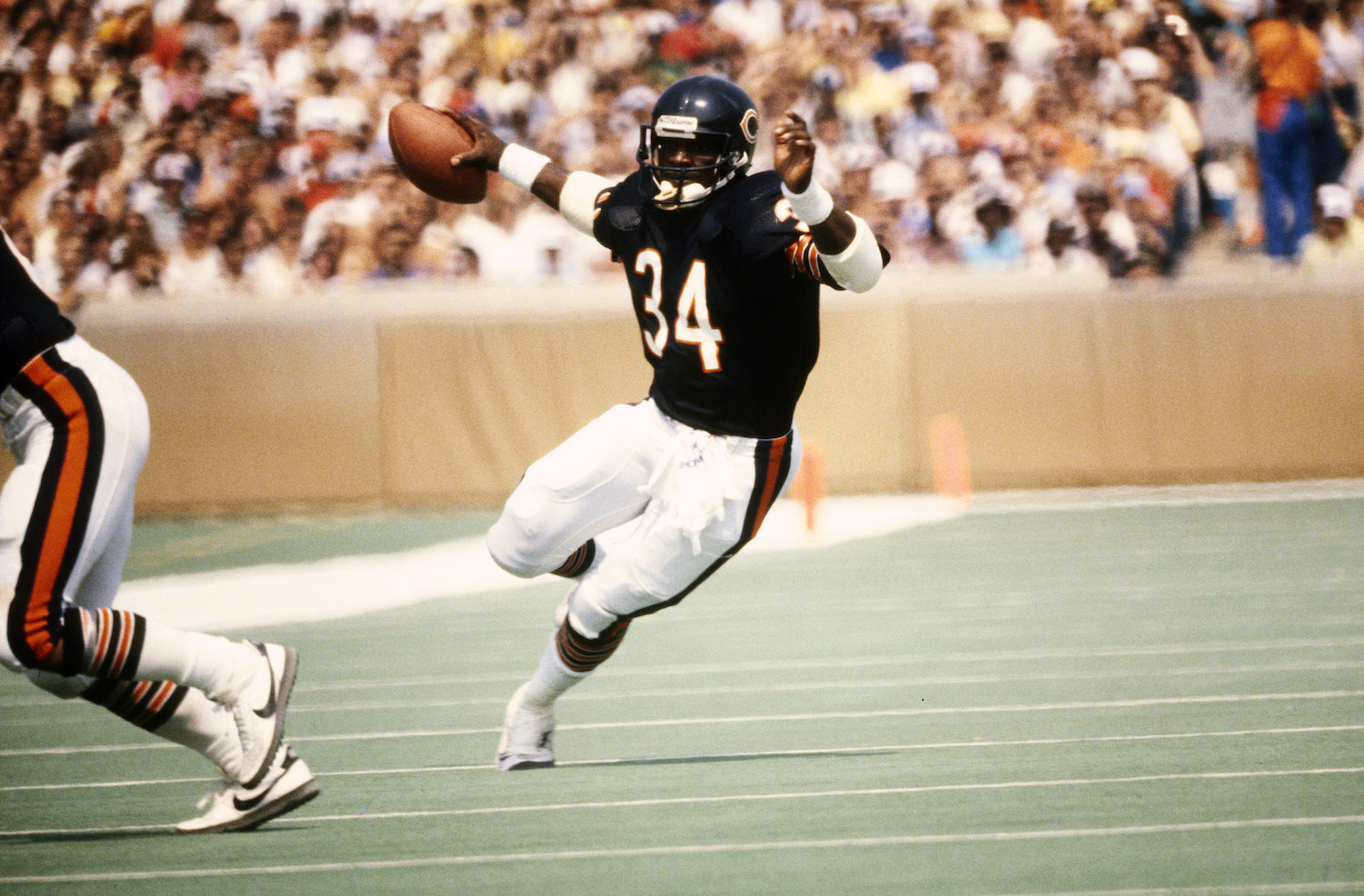 Walter Payton has fourth-most rushing yards on Thanksgiving Day.