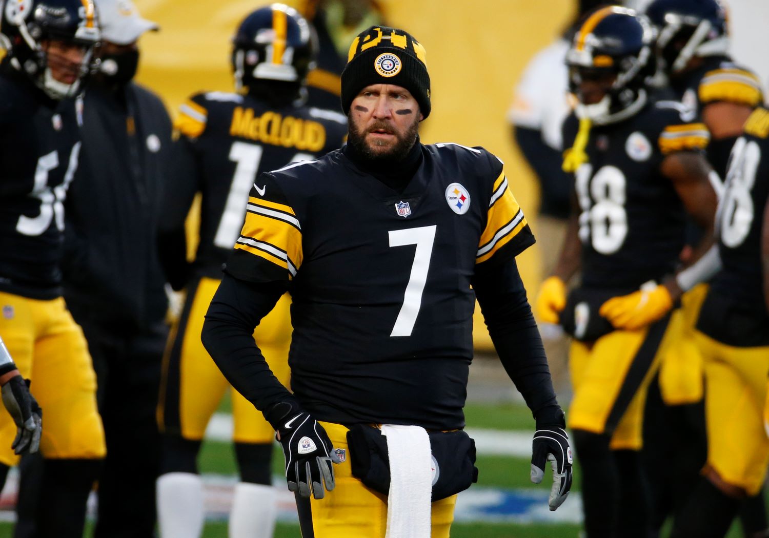 Ben Roethlisberger wants to play in 2021, but the Pittsburgh Steelers have to figure out what to do about his huge $41 million cap hit.