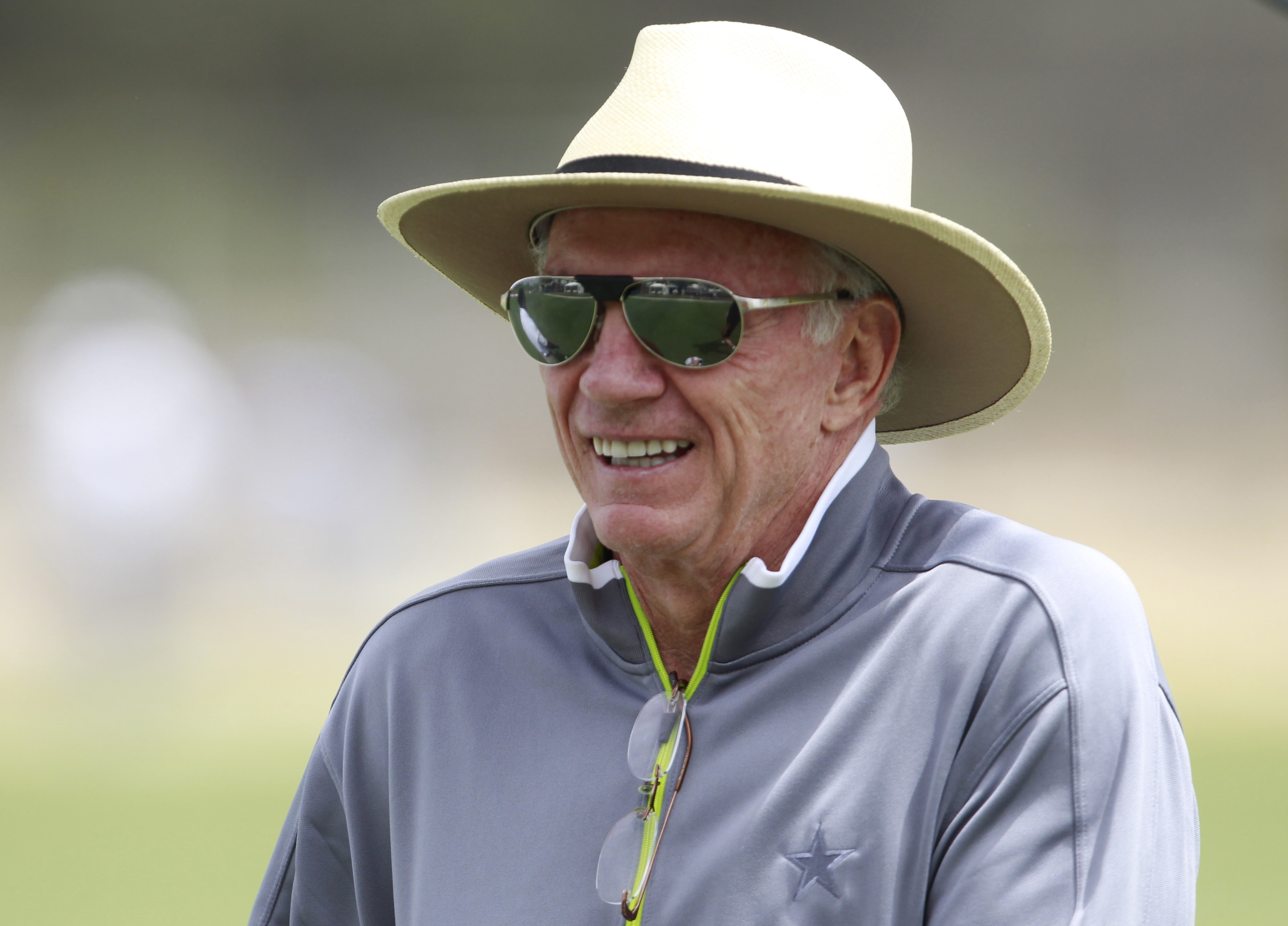 Jerry Jones� Link to an Exotic Animal Park Makes Him Seem