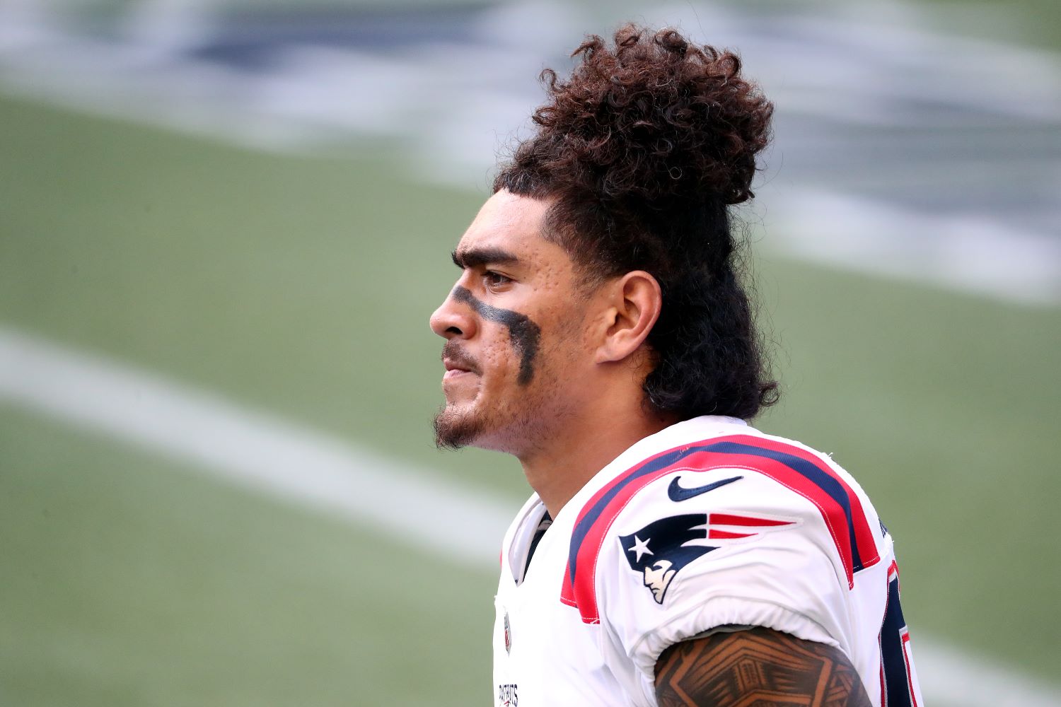 Patriots TE Devin Asiasi recently opened up about the tragic death of his close friend that has drastically impacted his first season in the NFL.