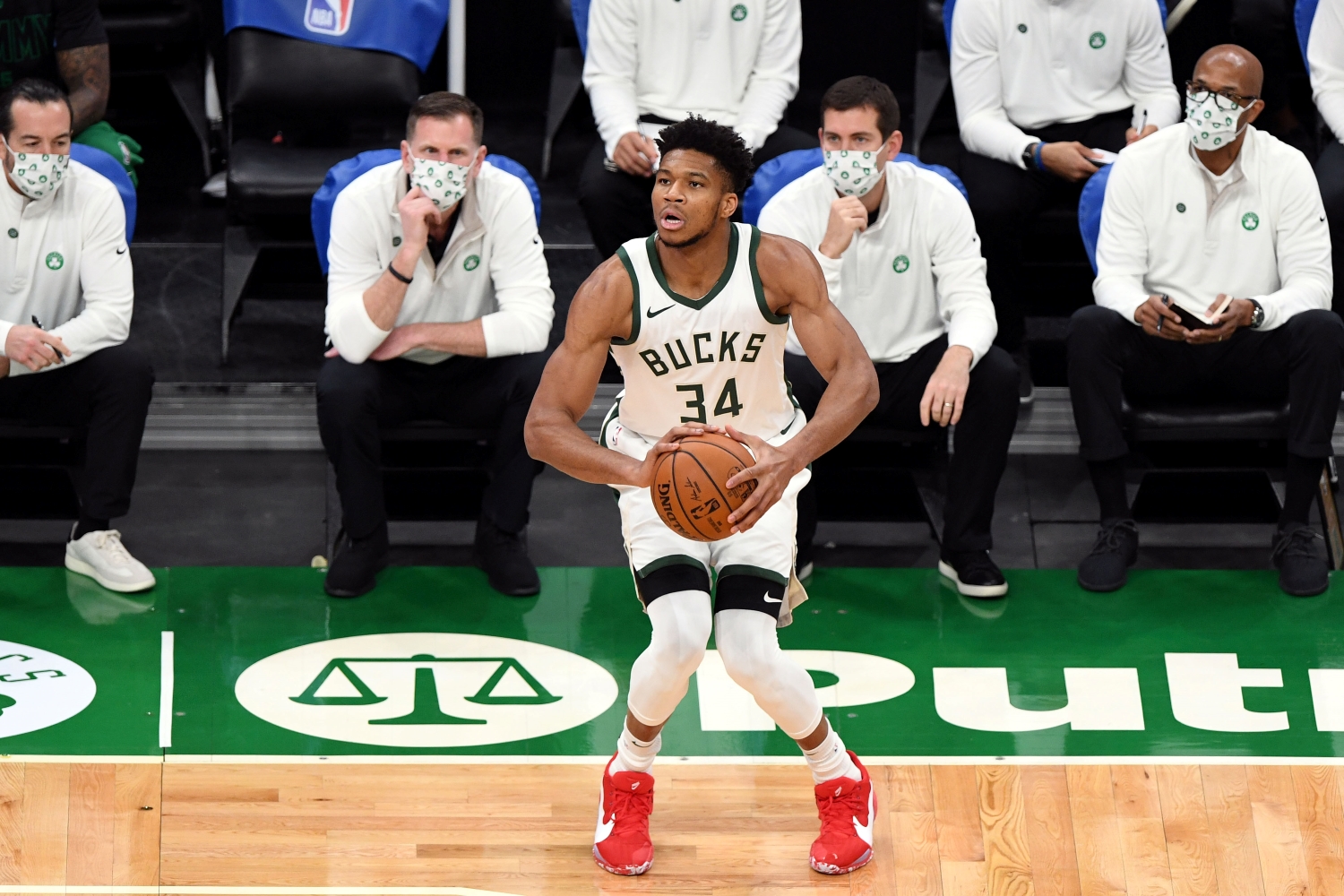 Giannis Antetokounmpo S Fatal Flaw Could Crush The Bucks Championship Dreams