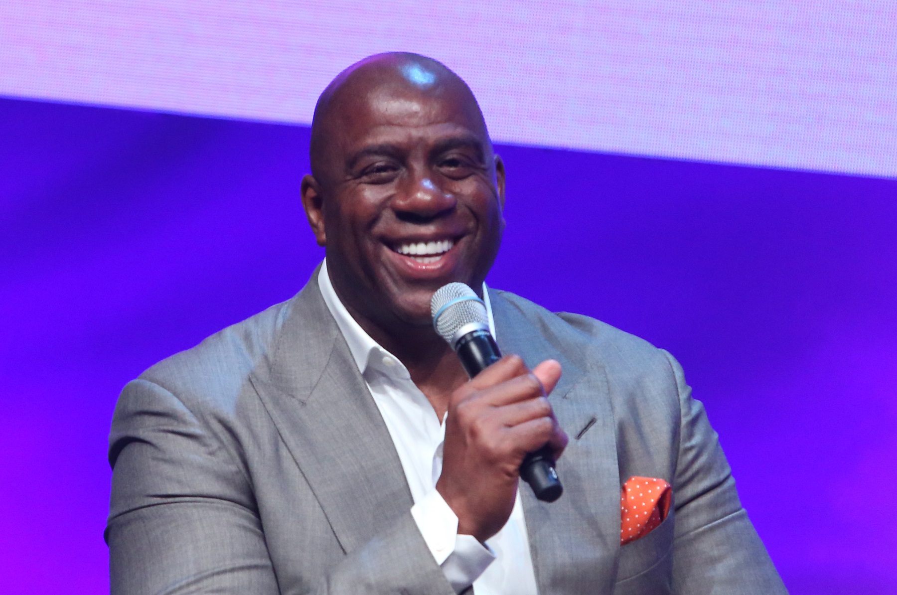 Magic Johnson Should Be Embarrassed by the Lakers’ Christmas Gift