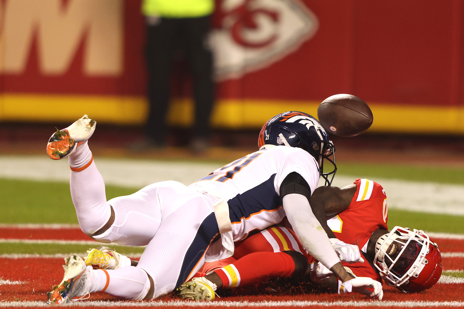 Tyreek Hill's Touchdown Catch Was so Unbelievable Even He Could Believe It and It Didn't Count