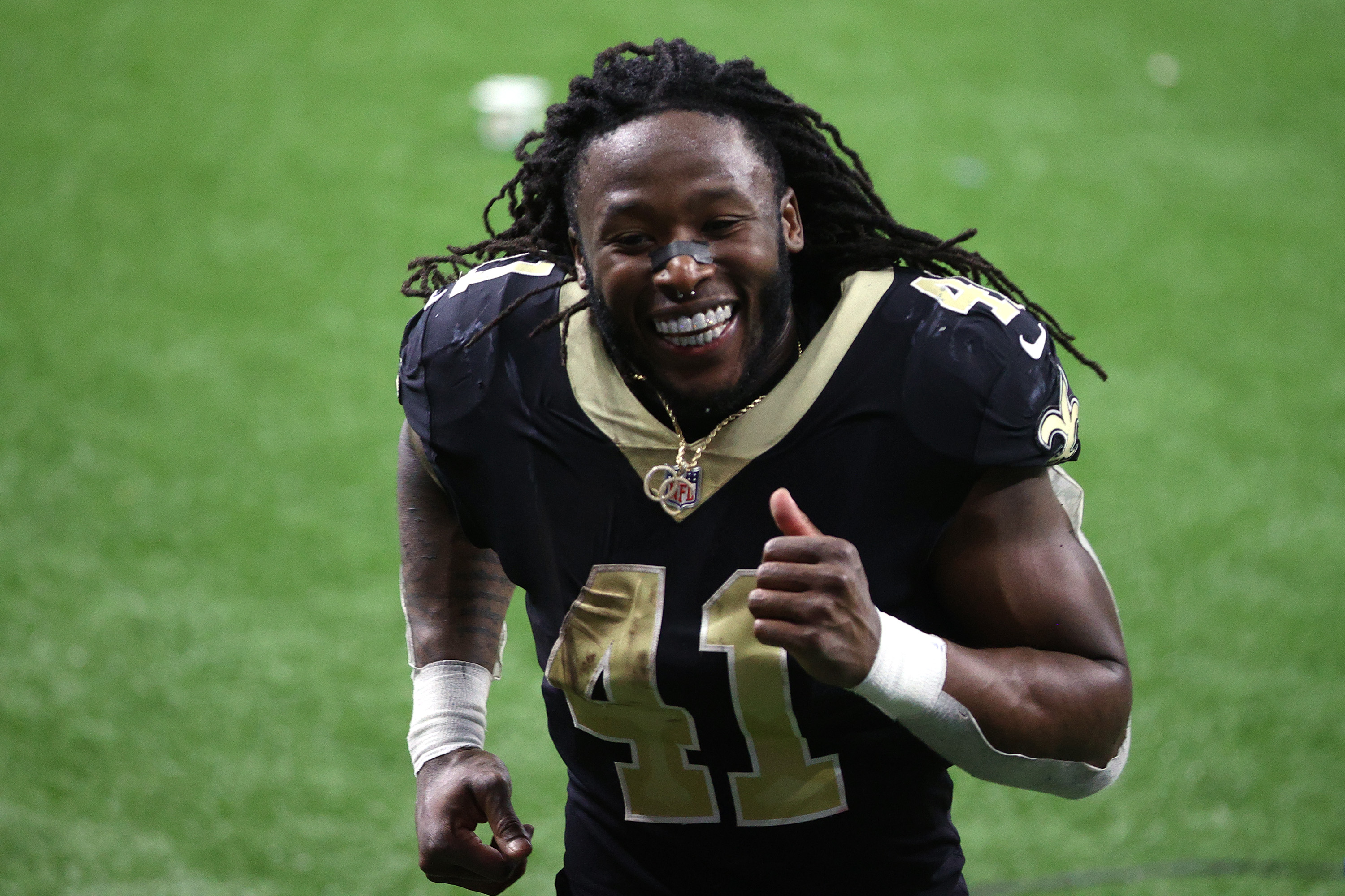 Alvin Kamara jogs off the field