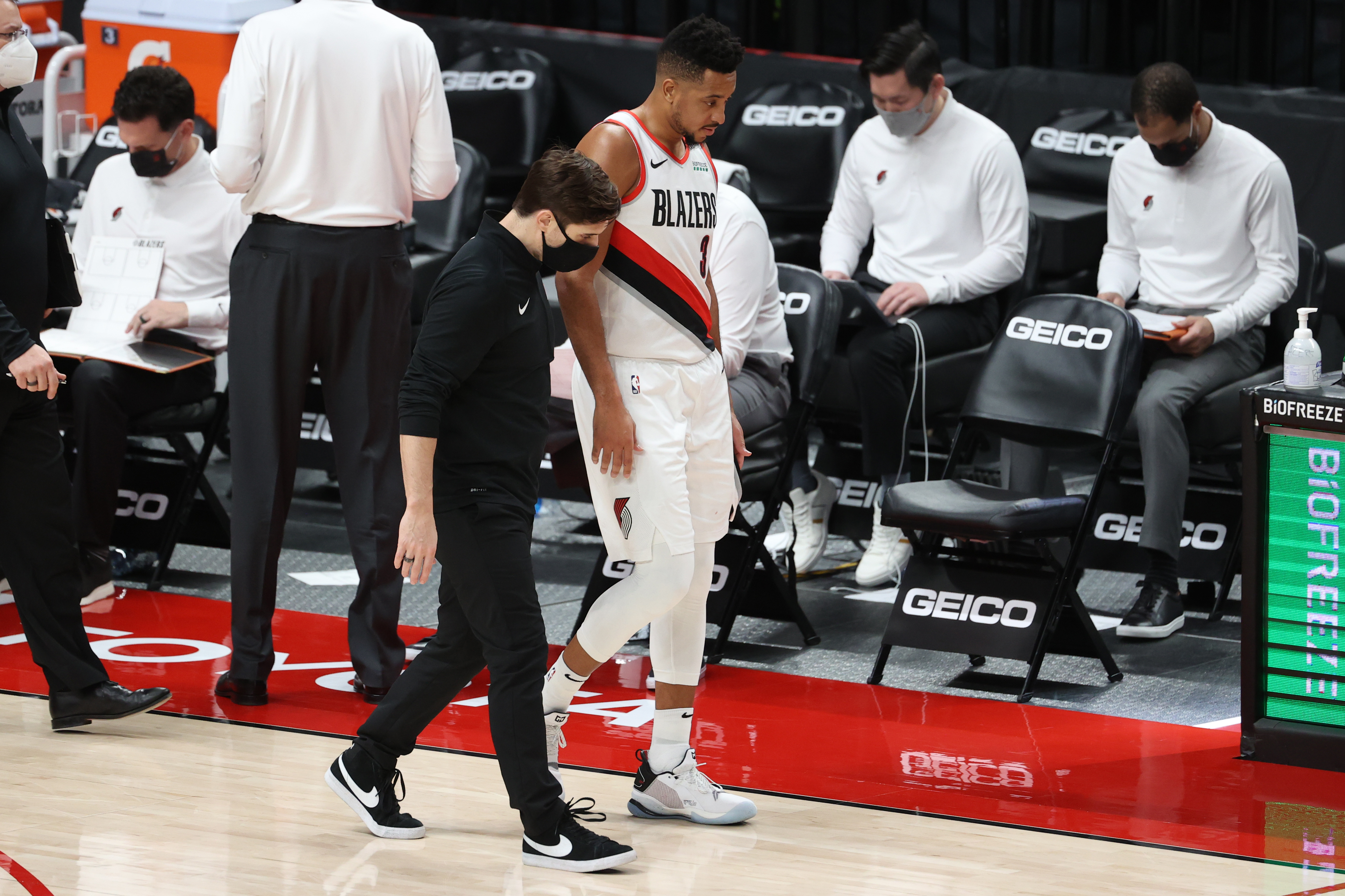 what shoes does cj mccollum wear